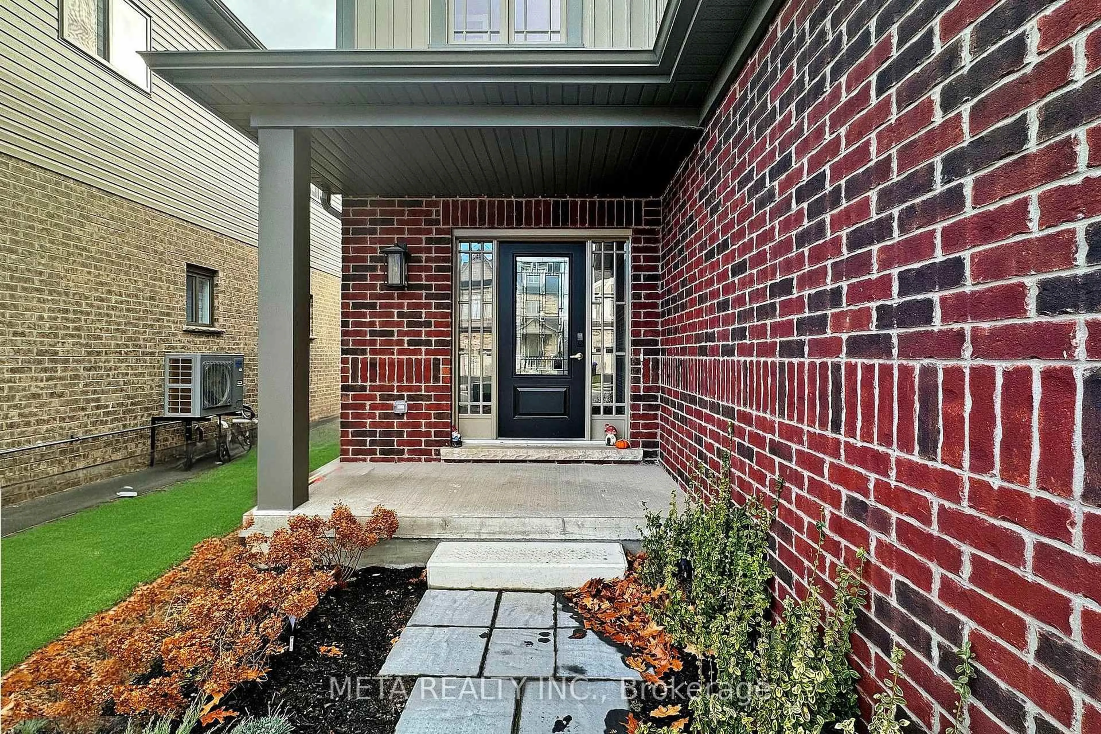 Home with brick exterior material, street for 61 Maidens Cres, Collingwood Ontario L9Y 5M4