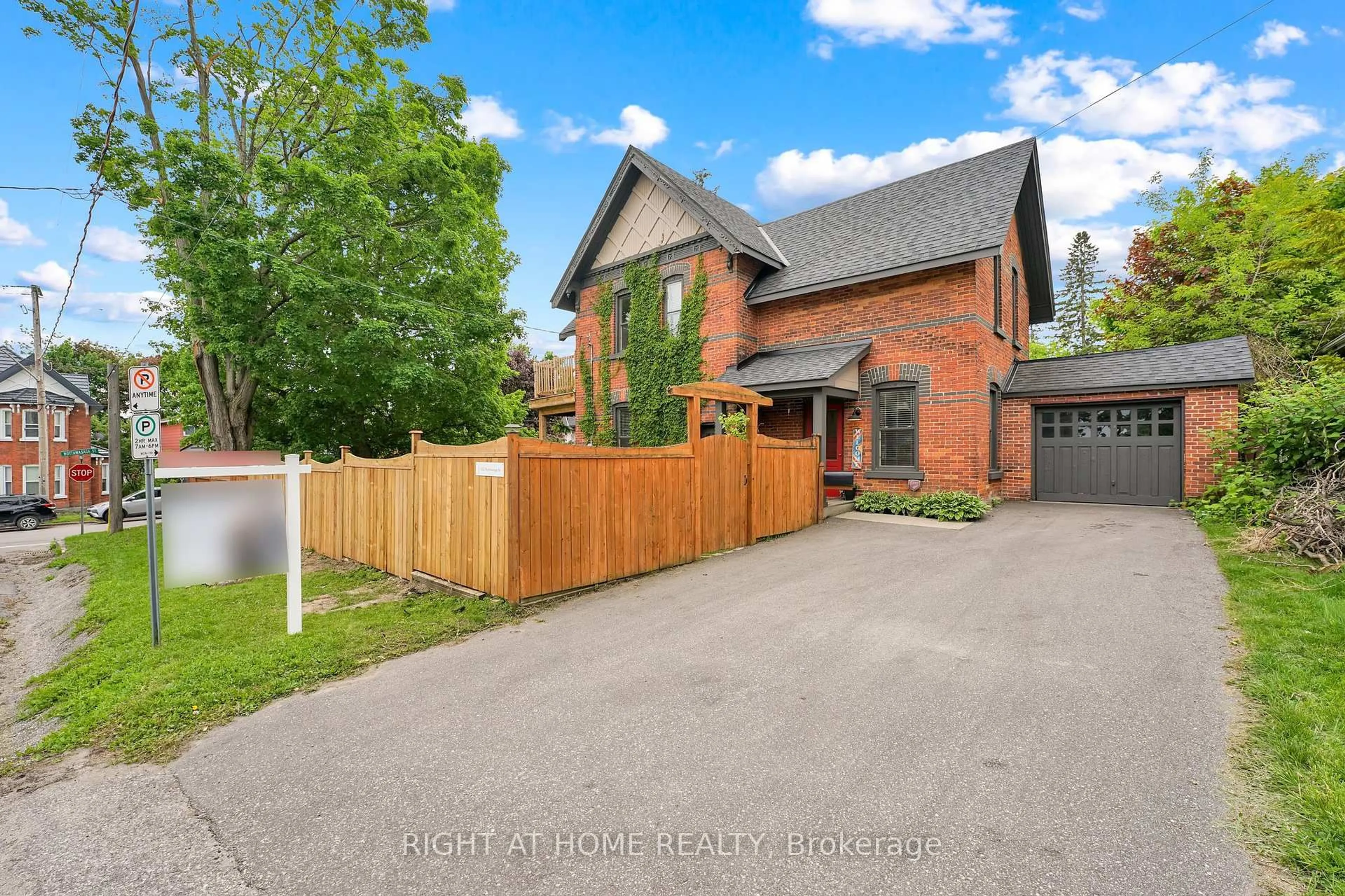 Home with brick exterior material, street for 182 Nottawasaga St, Orillia Ontario L3V 3K1