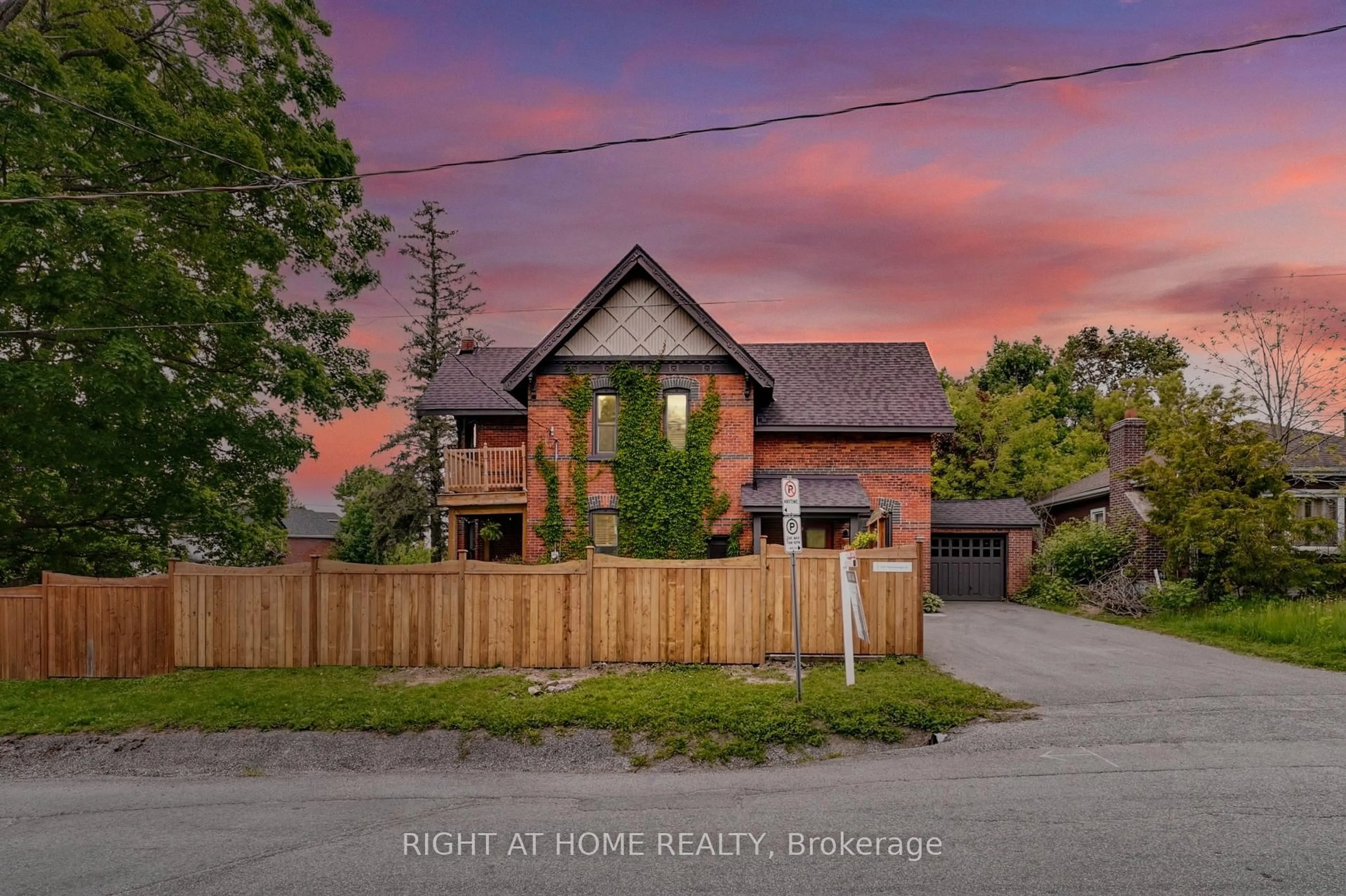 Home with brick exterior material, street for 182 Nottawasaga St, Orillia Ontario L3V 3K1