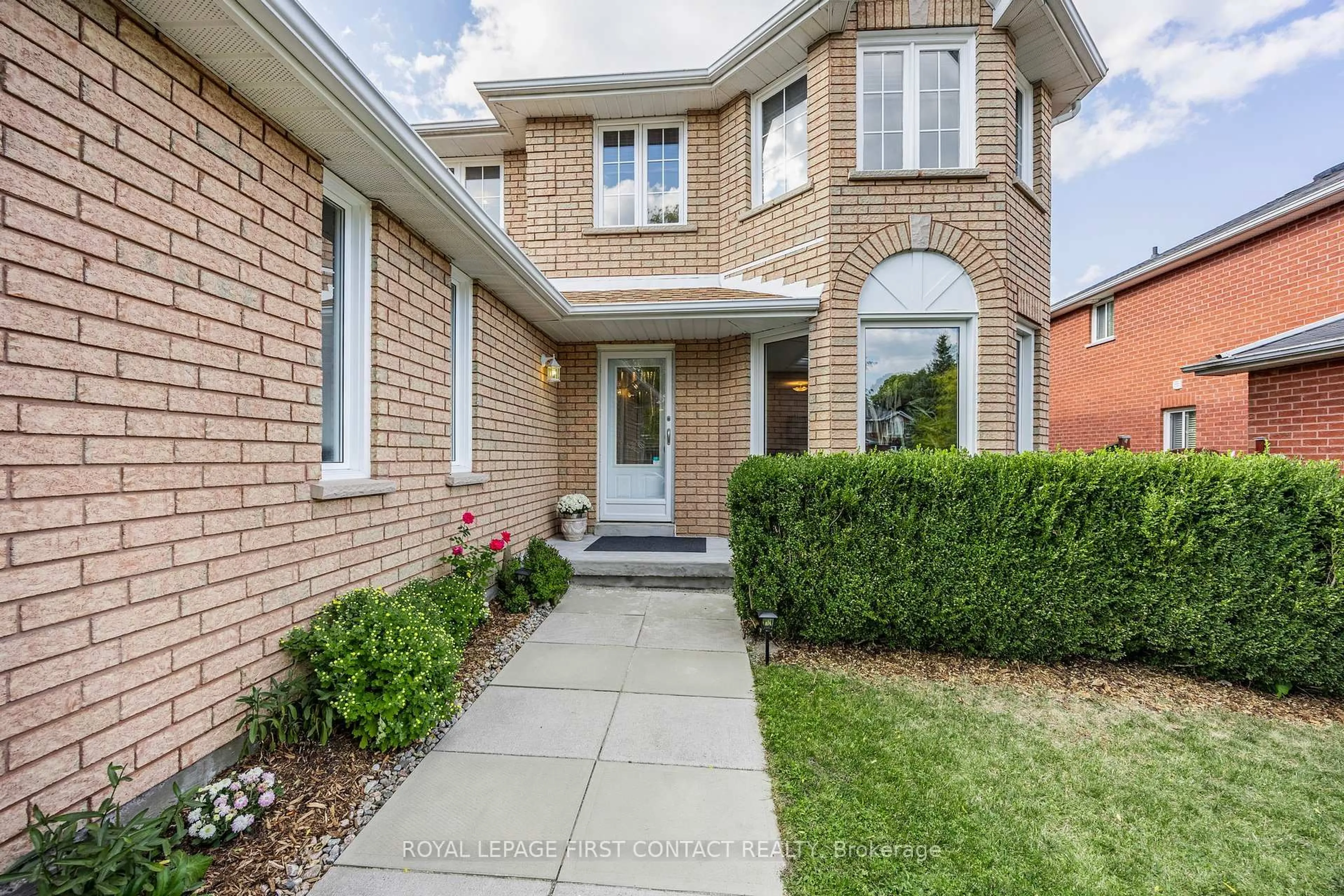 Home with brick exterior material, street for 298 Livingstone St, Barrie Ontario L4N 7C2
