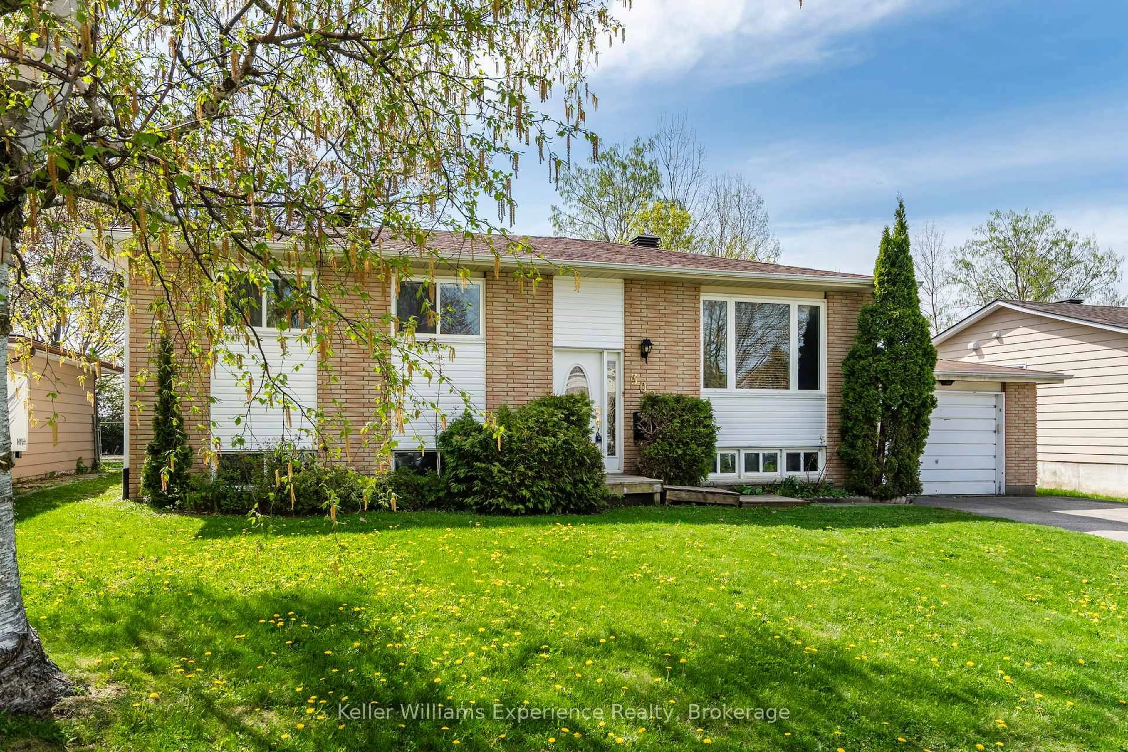 Home with vinyl exterior material, street for 309 Lescaut Rd, Midland Ontario L4R 4R6