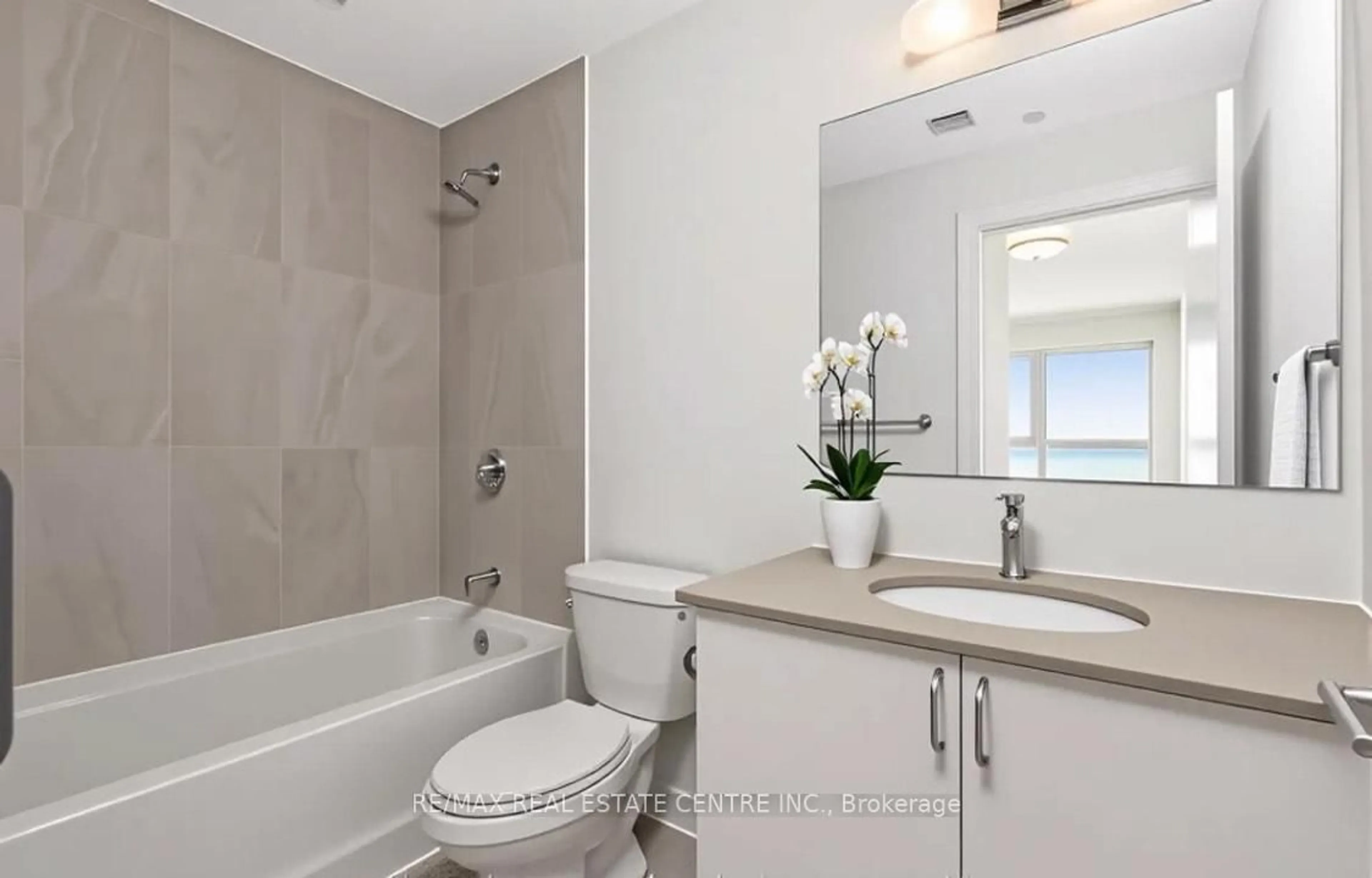 Standard bathroom, ceramic/tile floor for 56 Lakeside Terr #805, Barrie Ontario L4M 0L4