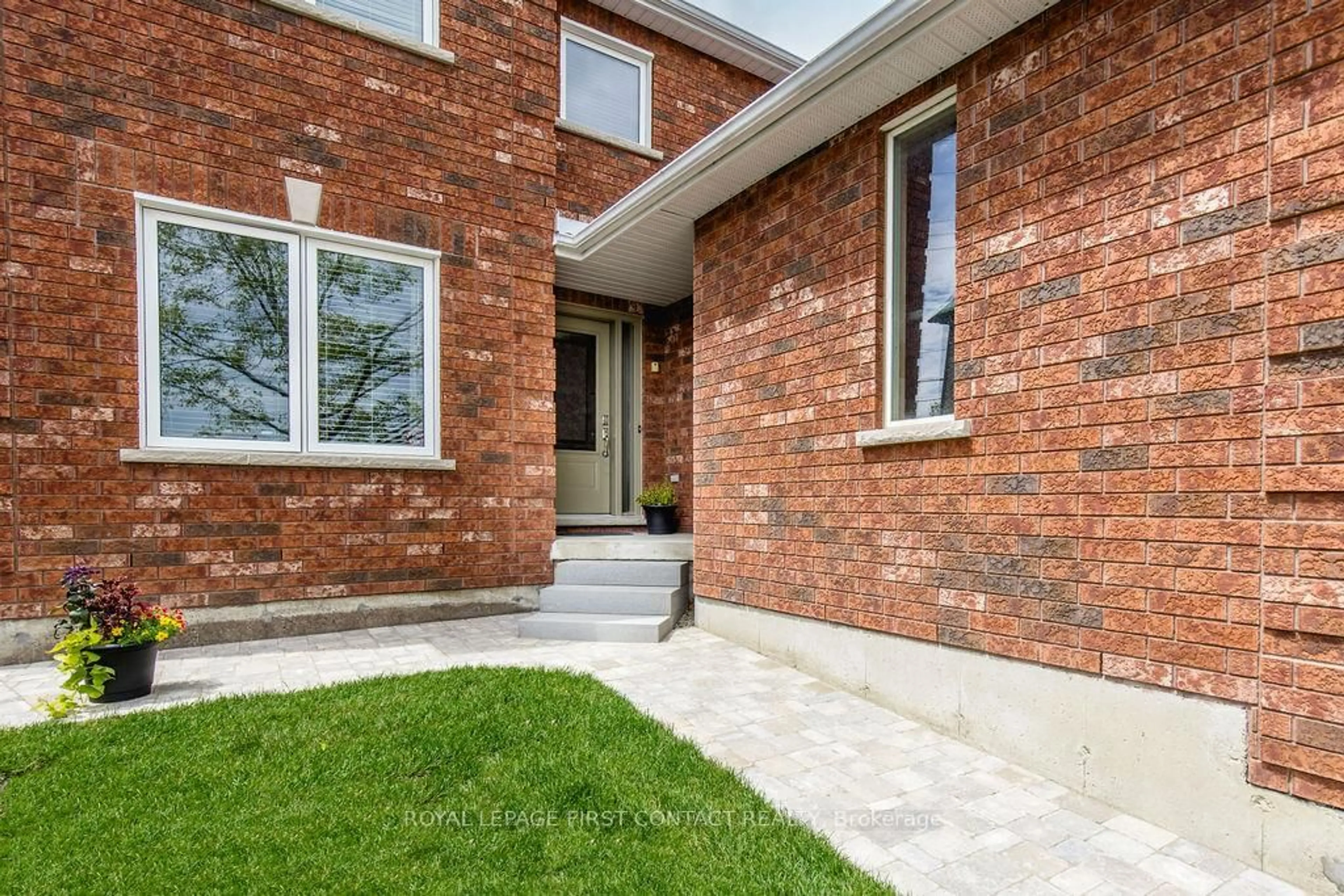 Home with brick exterior material, street for 87 Stollar Blvd, Barrie Ontario L4M 6N3