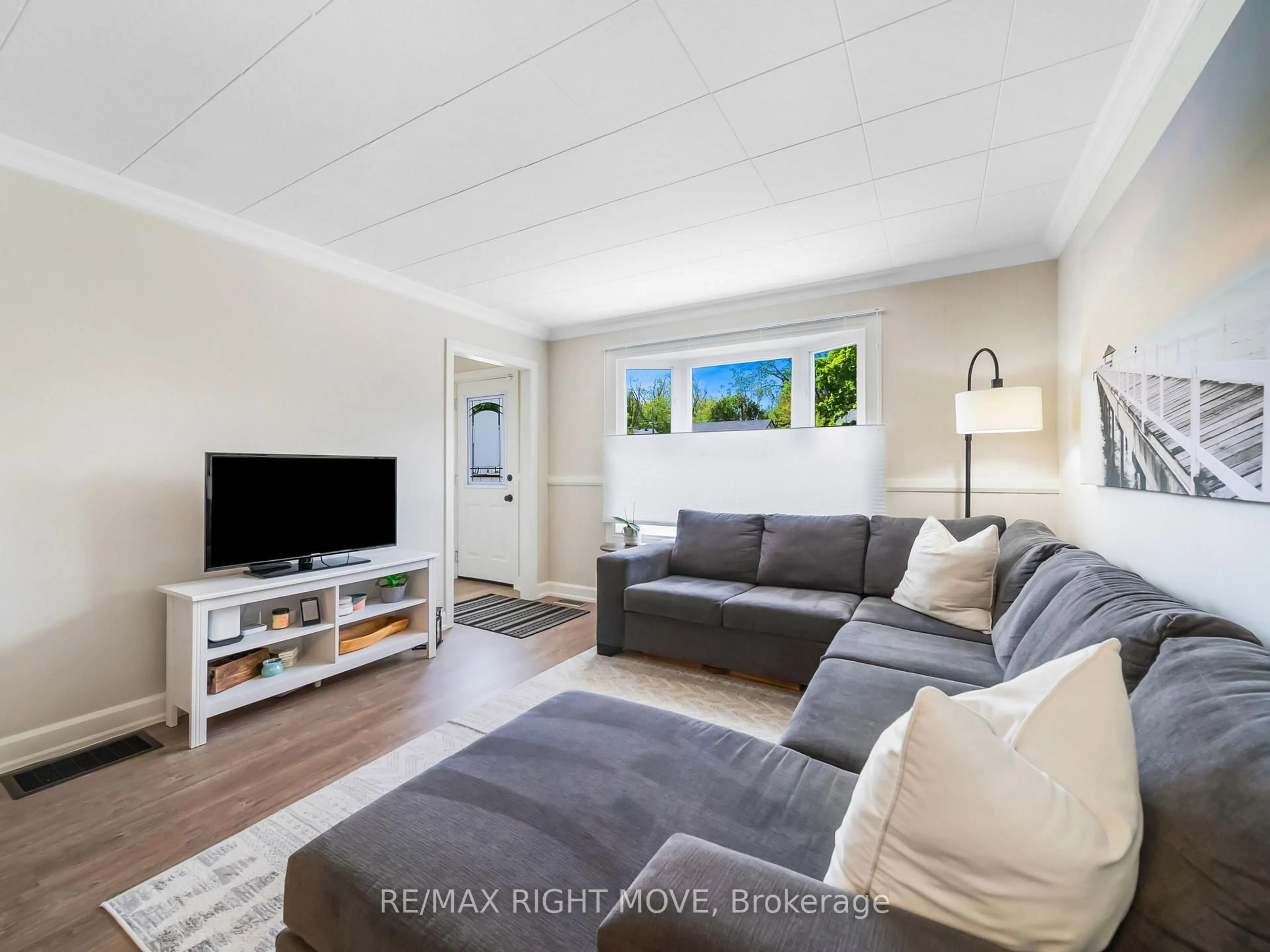 Living room with furniture, unknown for 26 Albany Ave, Orillia Ontario L3V 2T5