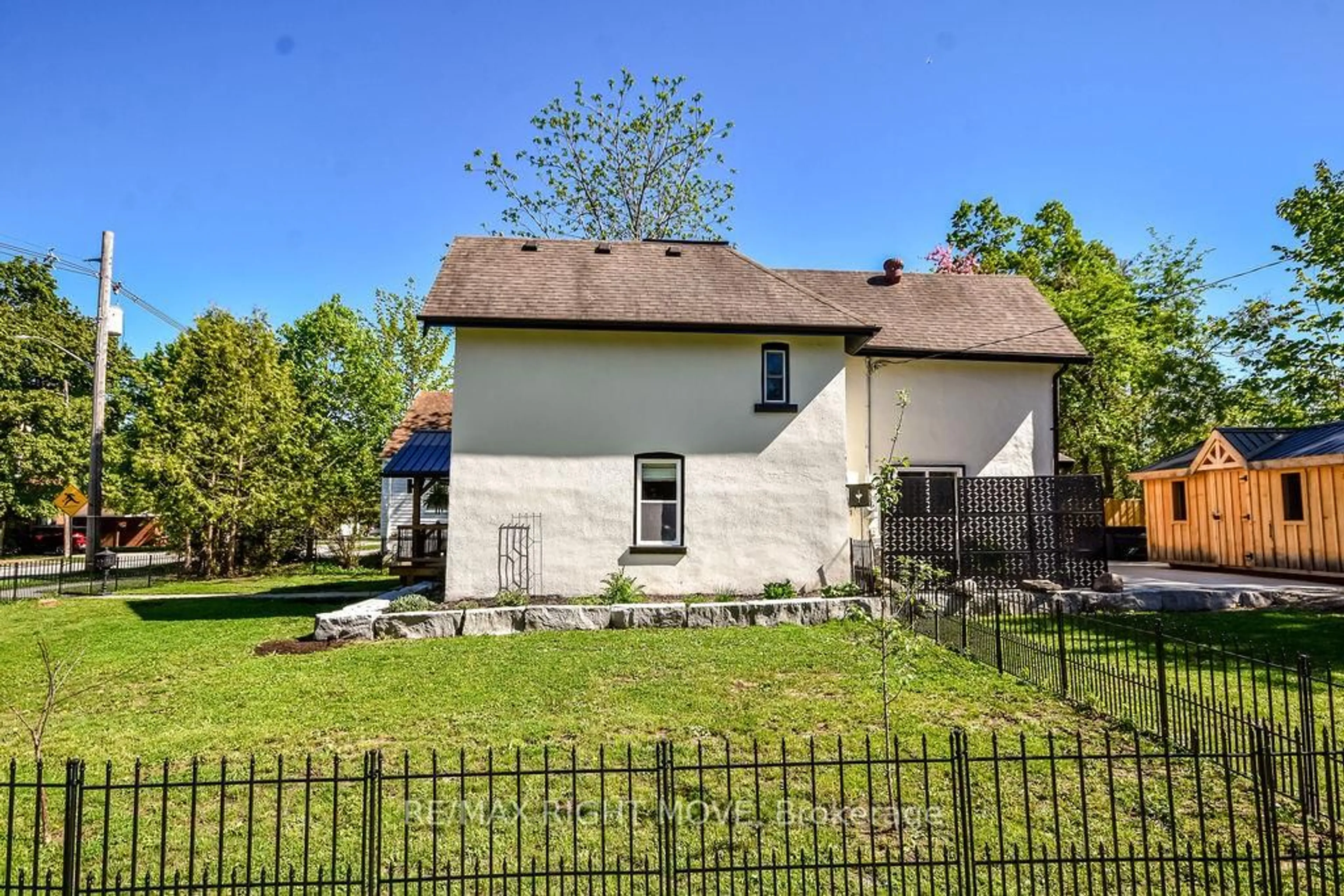 A pic from outside/outdoor area/front of a property/back of a property/a pic from drone, street for 279 Matchedash St, Orillia Ontario L3V 4V8