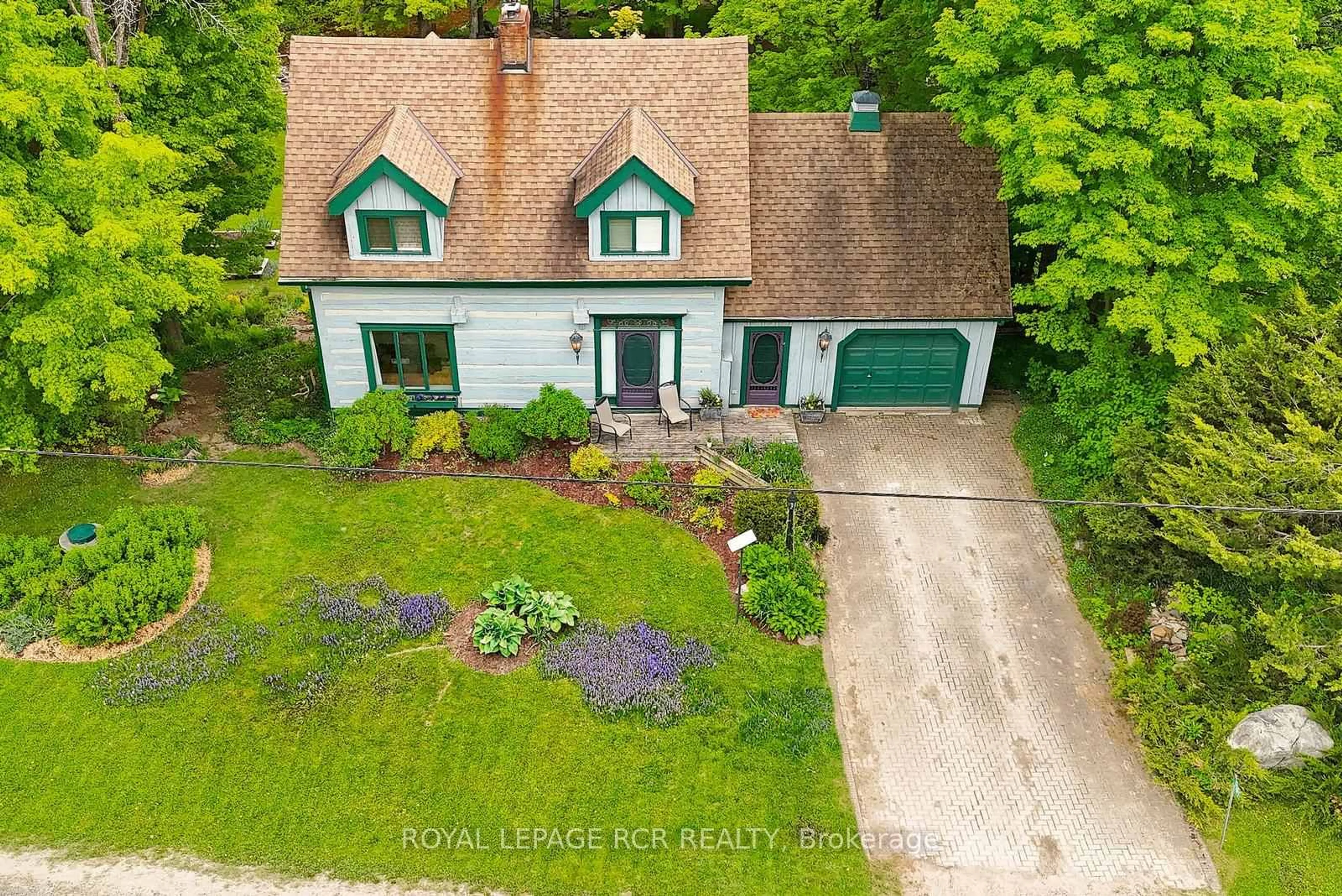 A pic from outside/outdoor area/front of a property/back of a property/a pic from drone, street for 8391 County 9 Rd, Clearview Ontario L0M 1G0