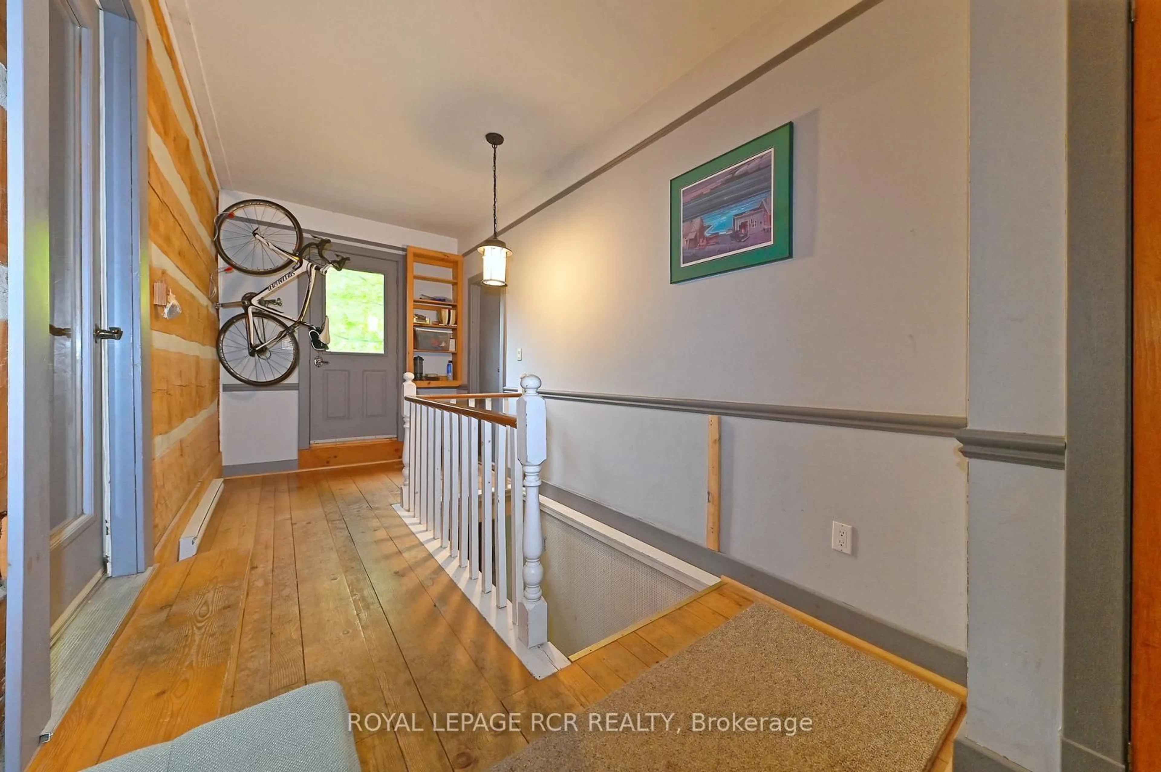 Indoor entryway for 8391 County 9 Rd, Clearview Ontario L0M 1G0