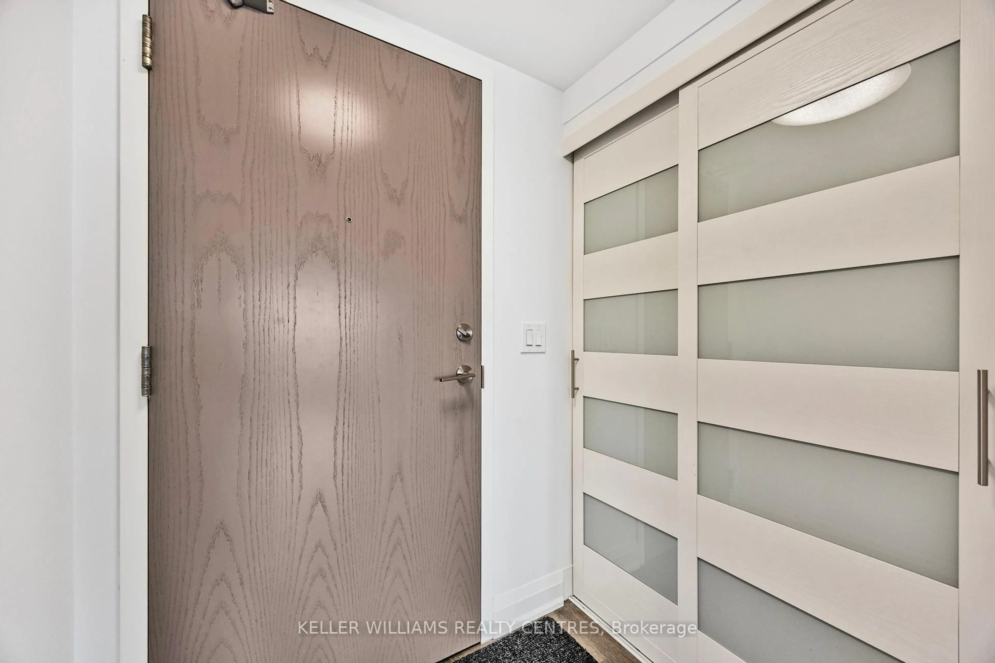 Indoor entryway for 58 Lakeside Terr #303, Barrie Ontario L4M 7B9