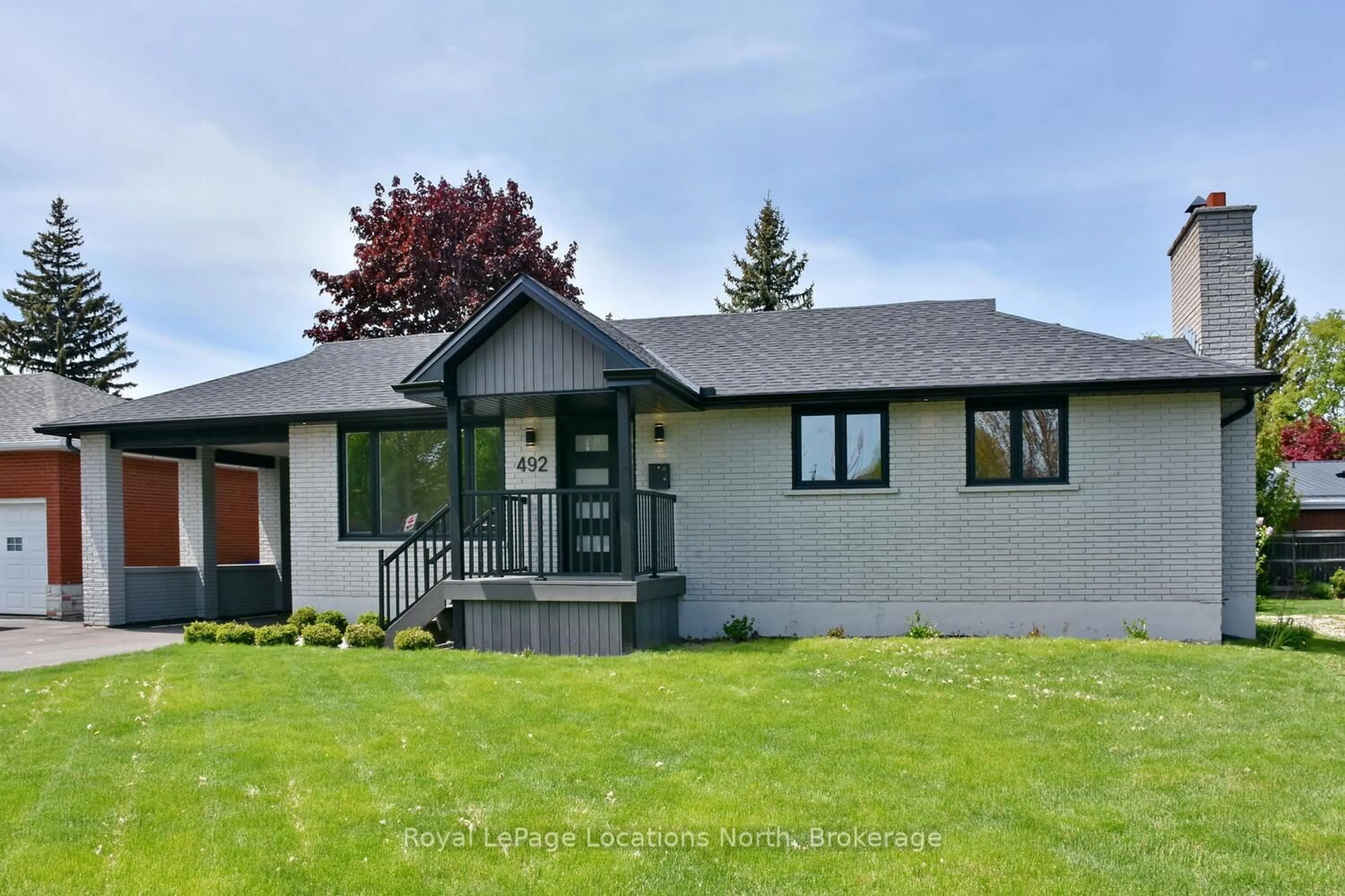 Home with vinyl exterior material, street for 492 Birch St, Collingwood Ontario L9Y 2X1