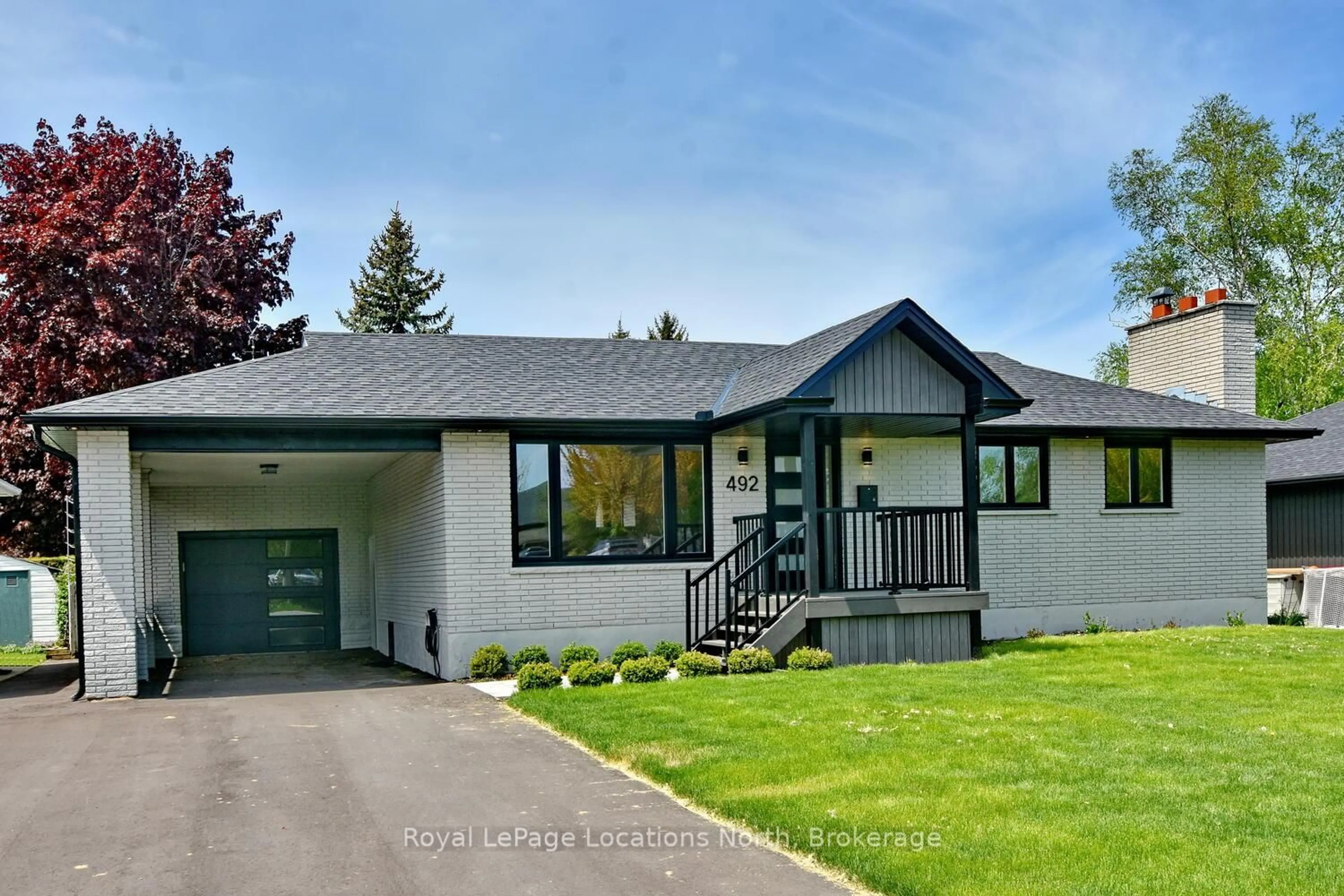 Home with vinyl exterior material, street for 492 Birch St, Collingwood Ontario L9Y 2X1