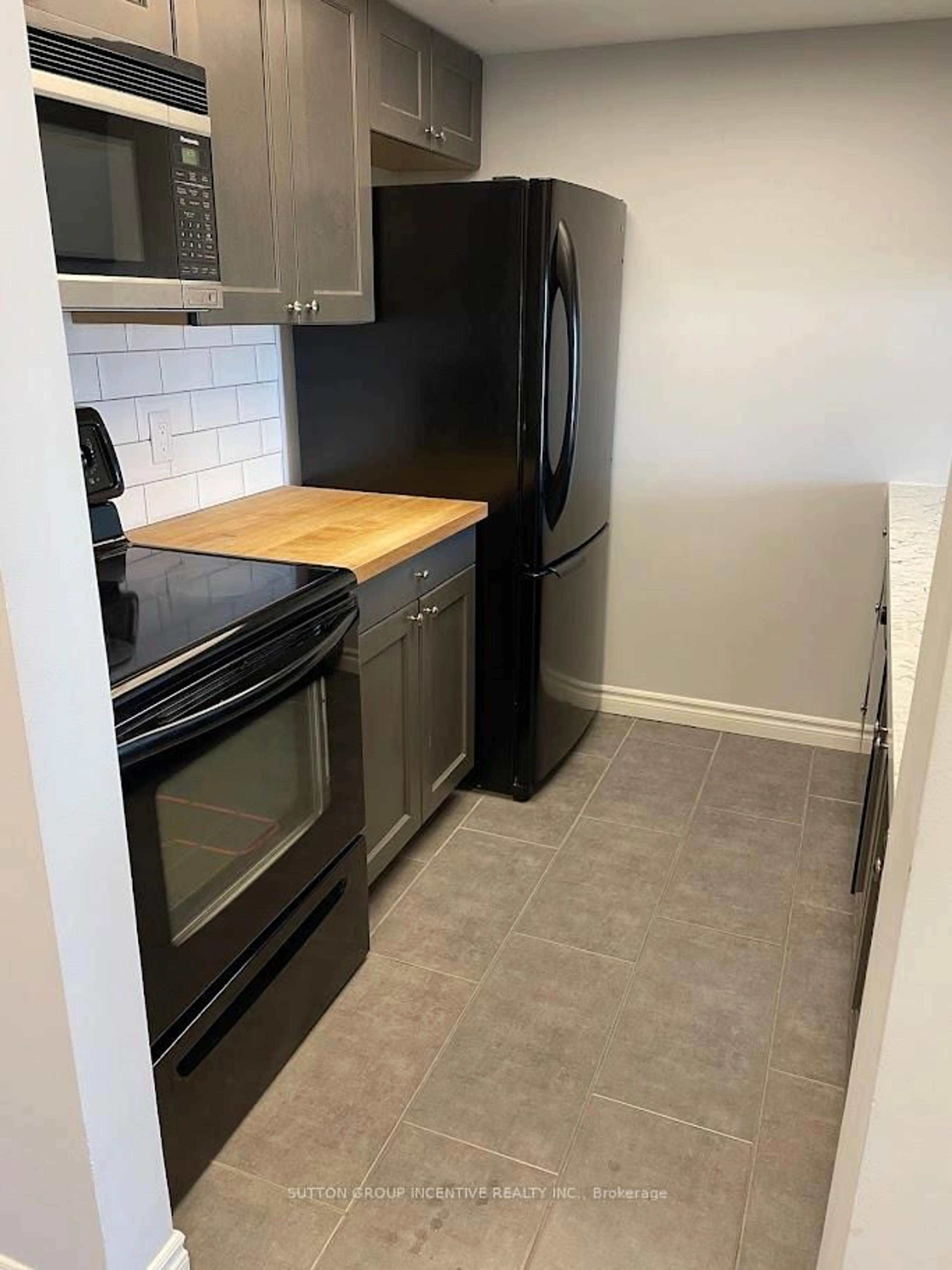 Standard kitchen, unknown for 75 Ellen St #1407, Barrie Ontario L4N 7R6