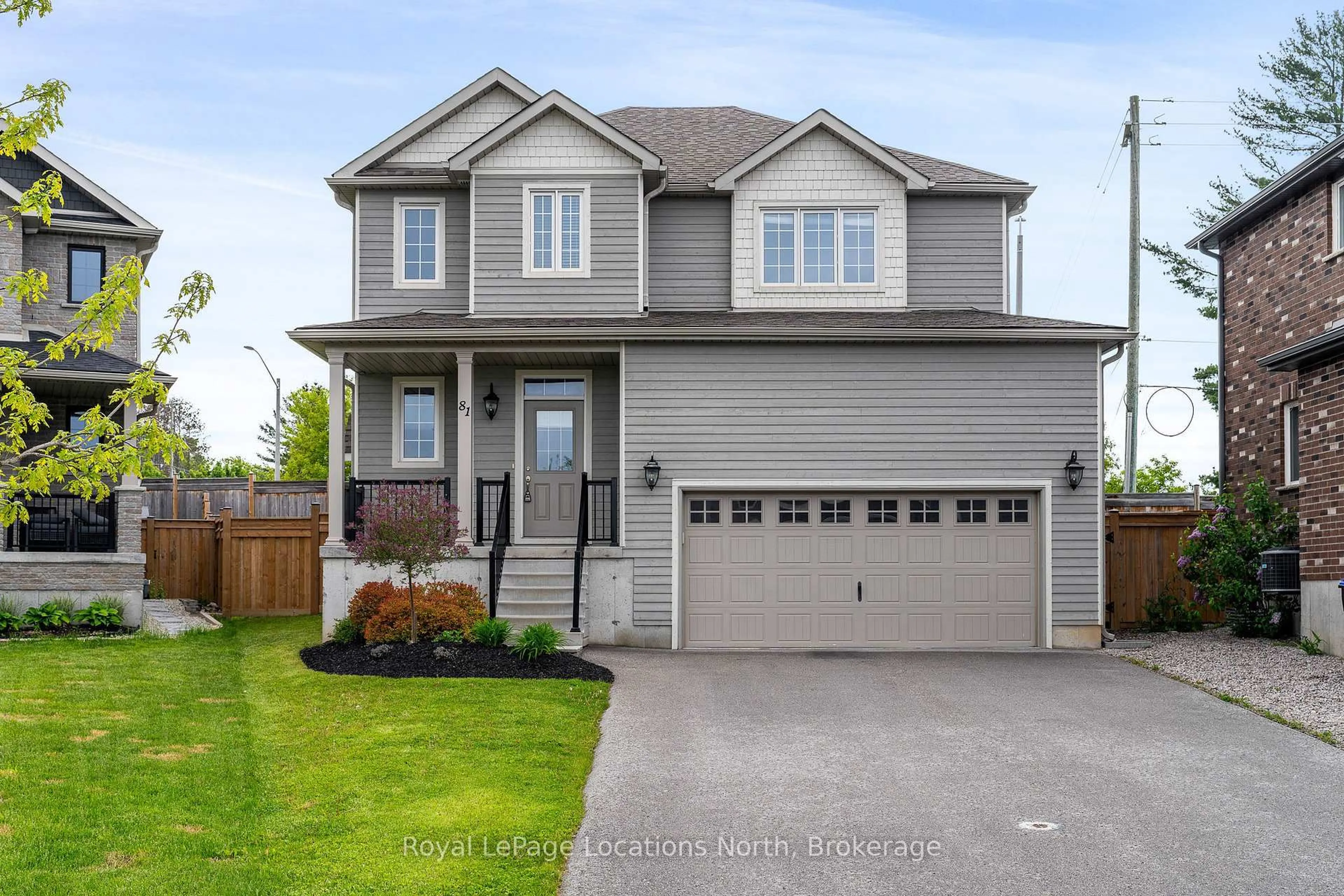 Home with vinyl exterior material, street for 81 Lockerbie Cres, Collingwood Ontario L9Y 0Y8