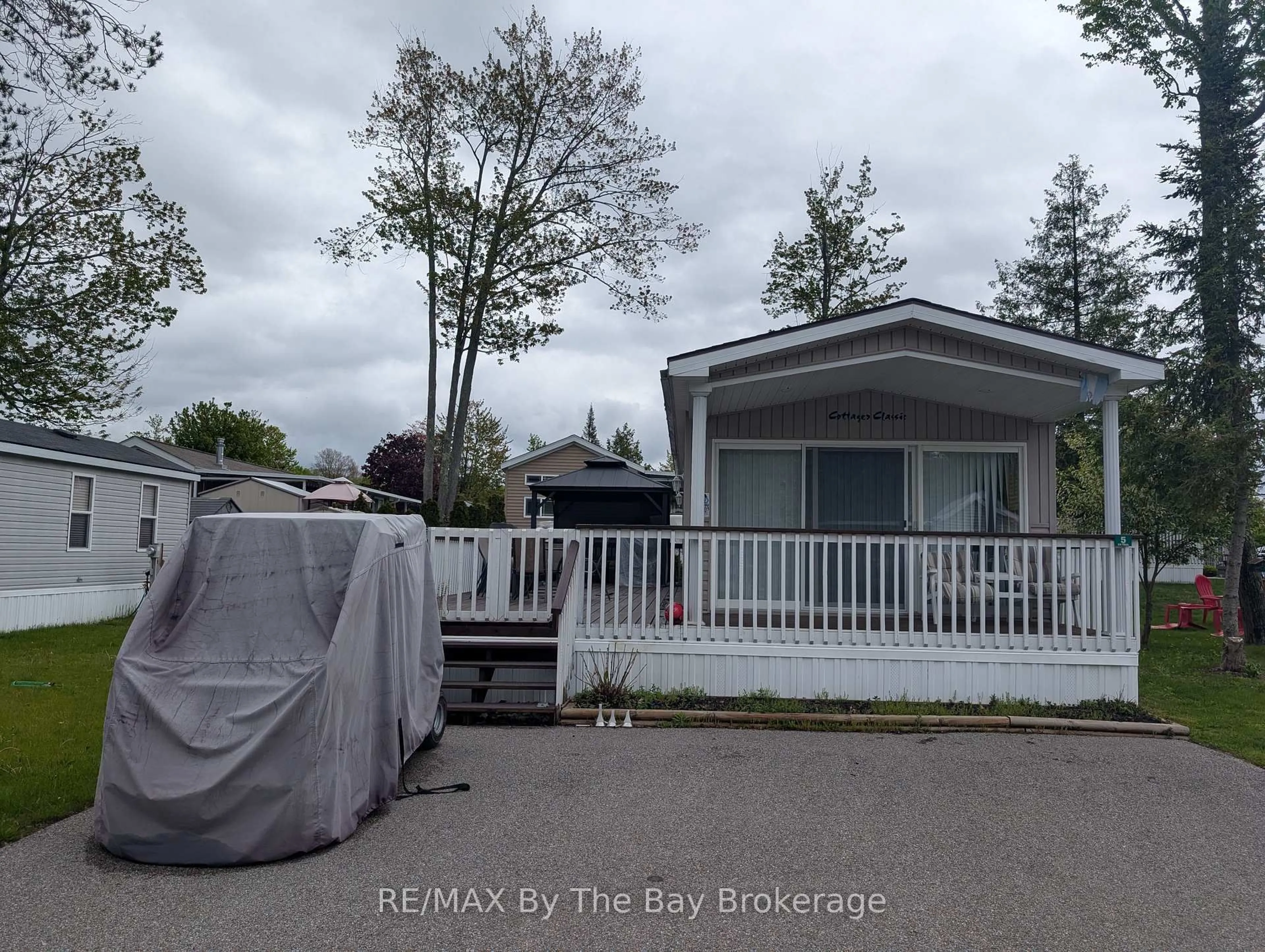 Unknown for 5 CHIPPEWA Tr, Wasaga Beach Ontario L9Z 1X7