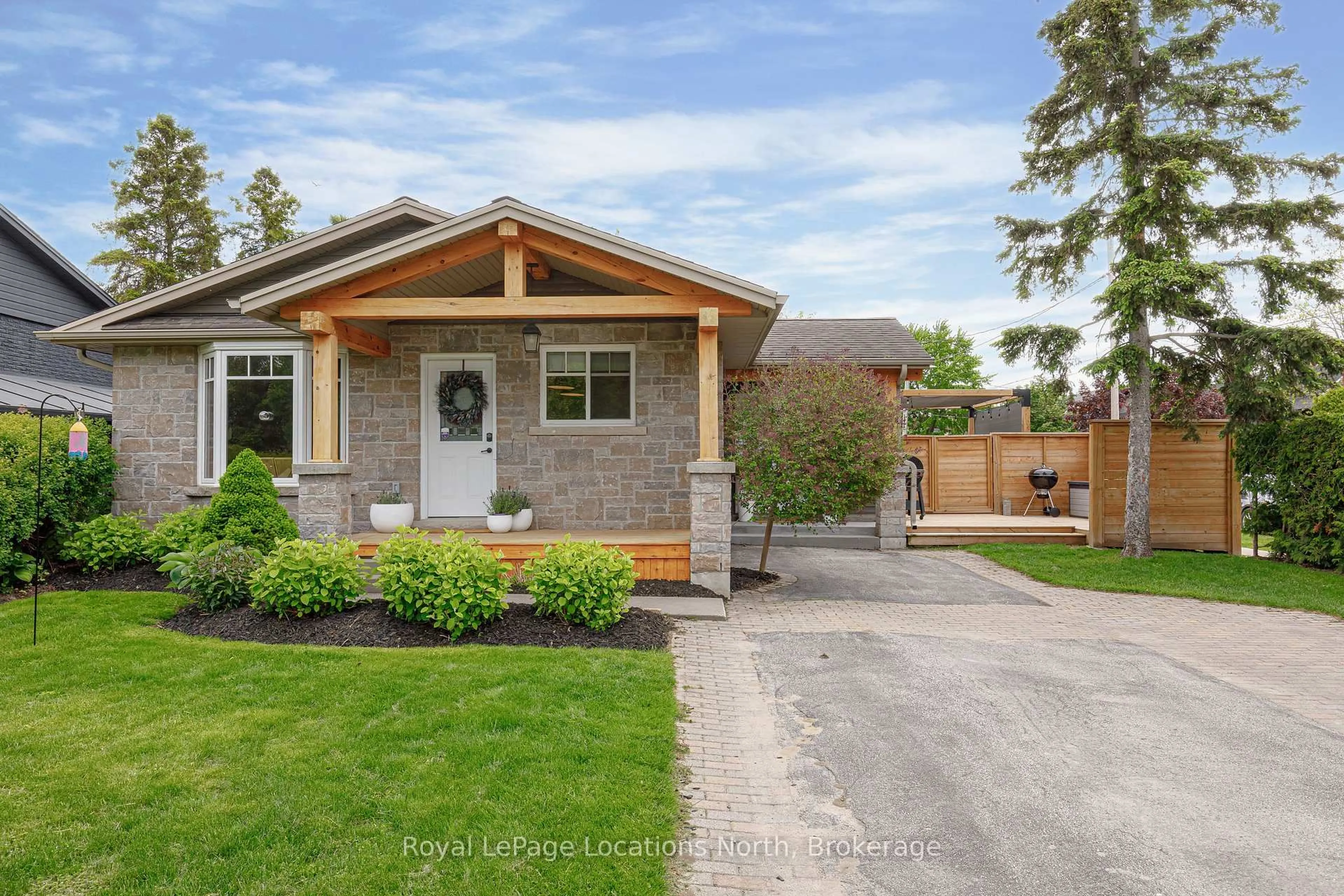 Home with brick exterior material, street for 254 Third St, Collingwood Ontario L9Y 4E7