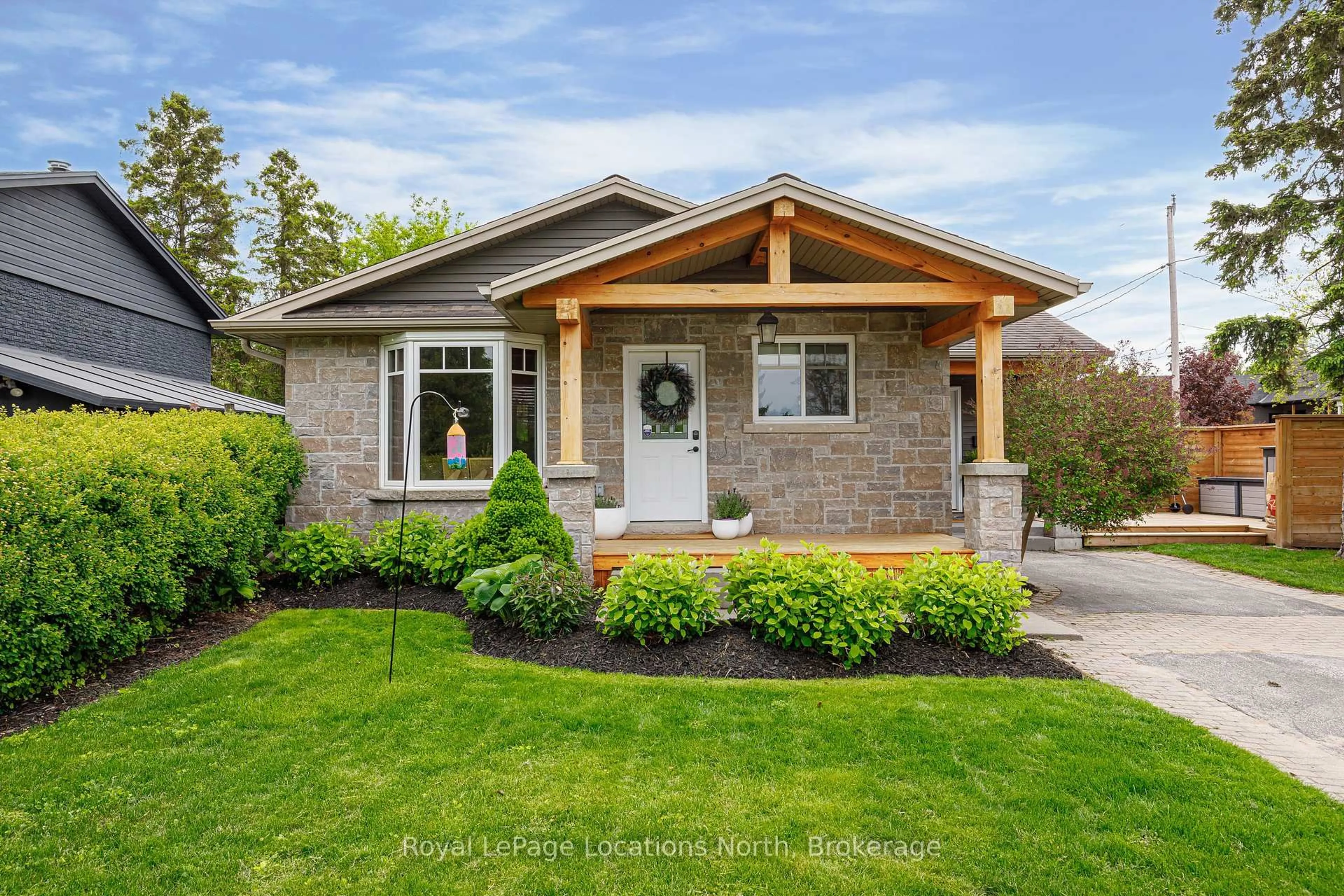 Home with brick exterior material, street for 254 Third St, Collingwood Ontario L9Y 4E7