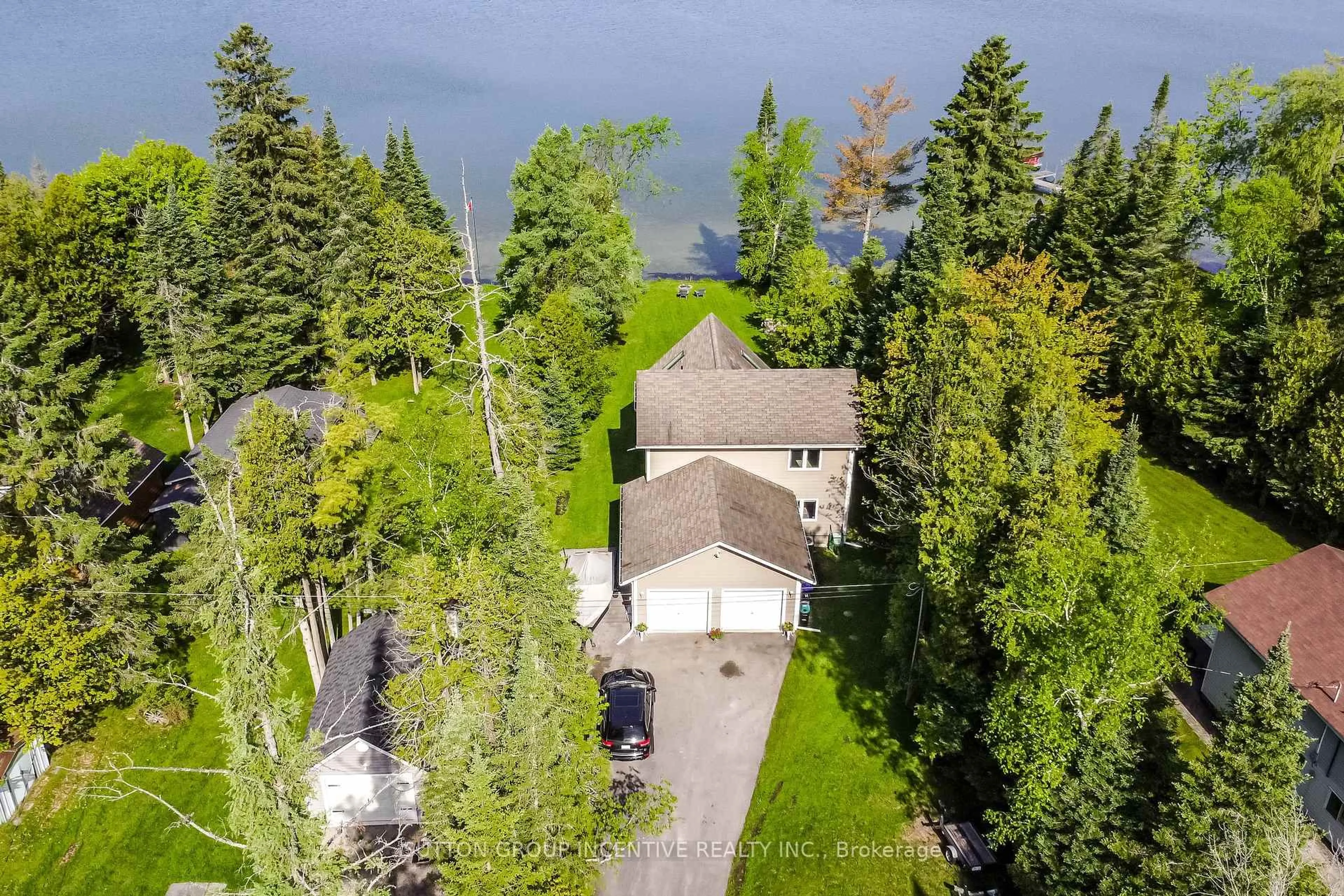 A pic from outside/outdoor area/front of a property/back of a property/a pic from drone, unknown for 10 Buttercup Lane, Springwater Ontario L0L 1P0