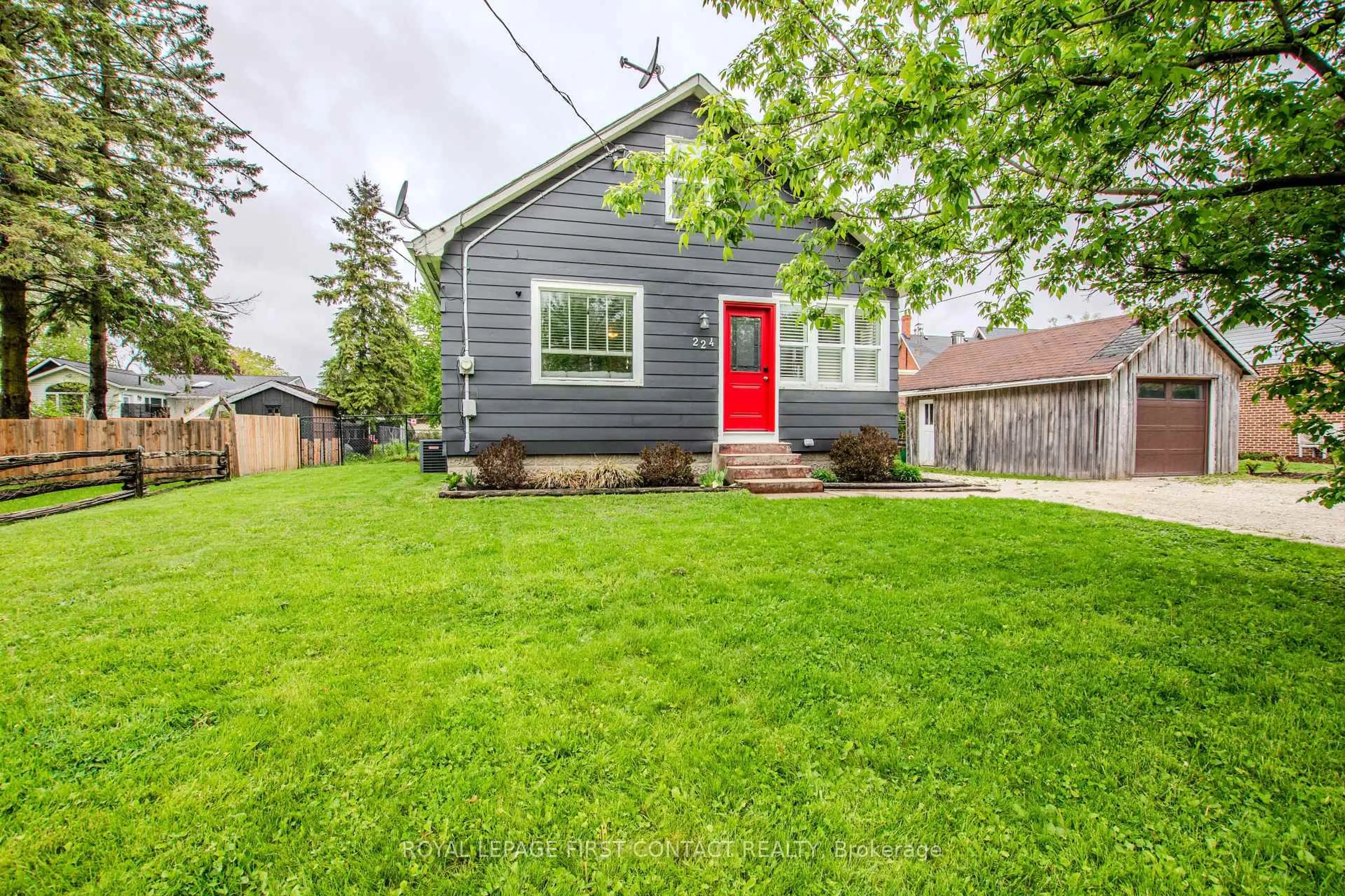 Home with vinyl exterior material, street for 224 William St, Clearview Ontario L0M 1S0