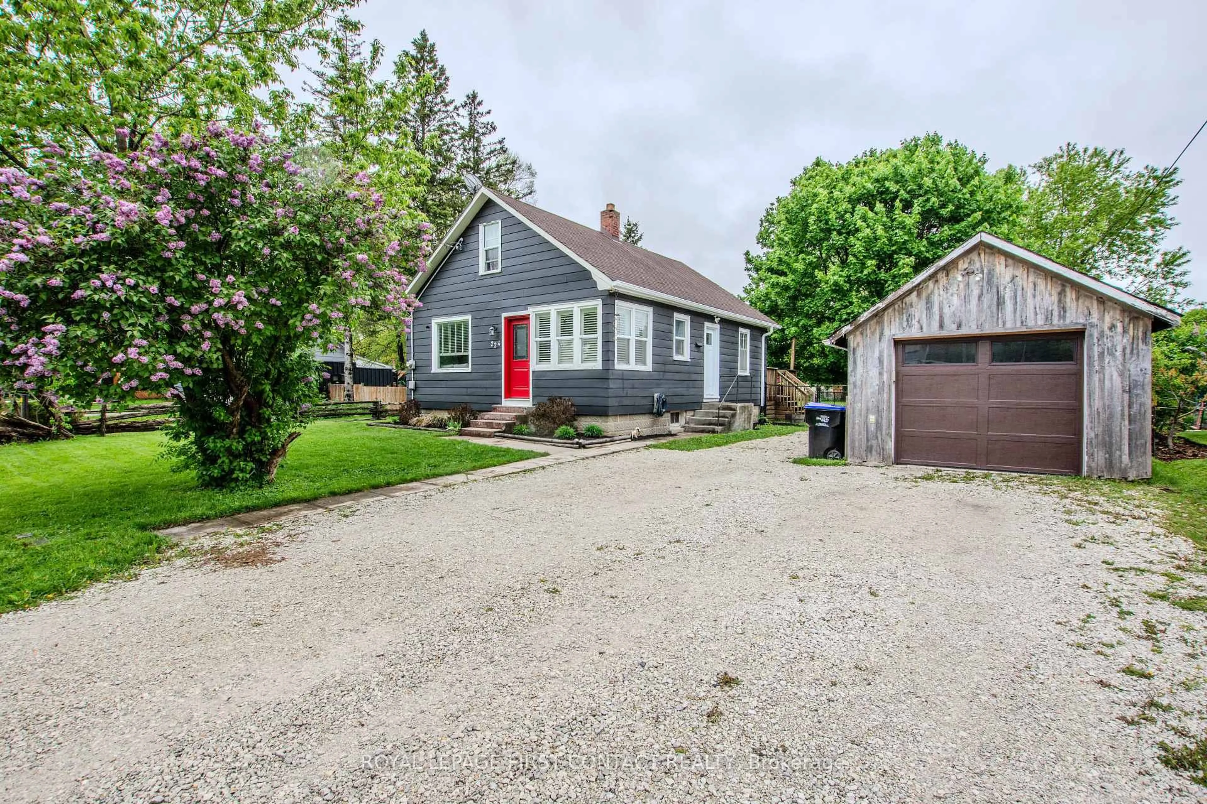 A pic from outside/outdoor area/front of a property/back of a property/a pic from drone, street for 224 William St, Clearview Ontario L0M 1S0