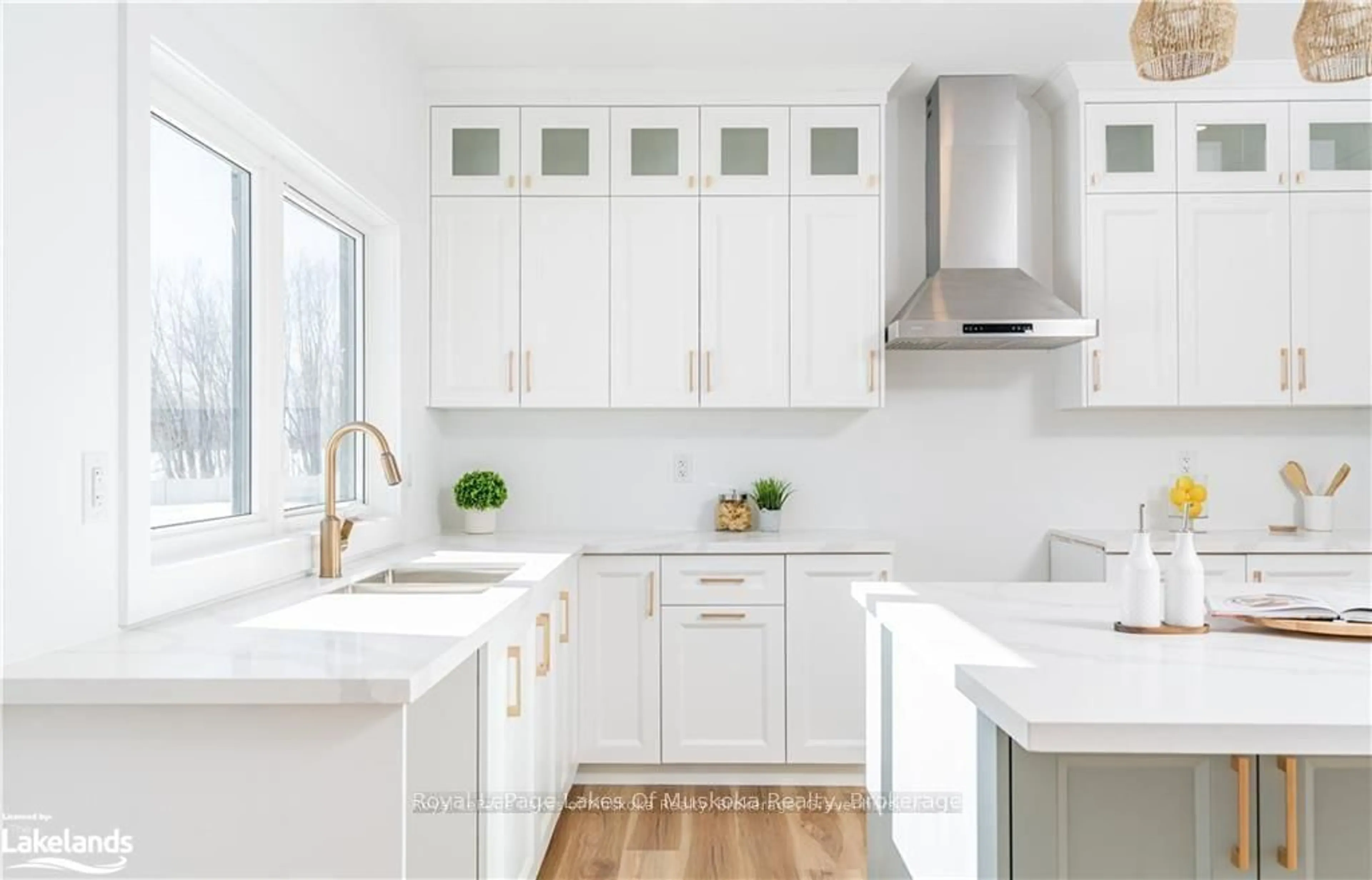 Contemporary kitchen, unknown for 8 Meadow Acres Rd, Oro-Medonte Ontario L0K 2G1
