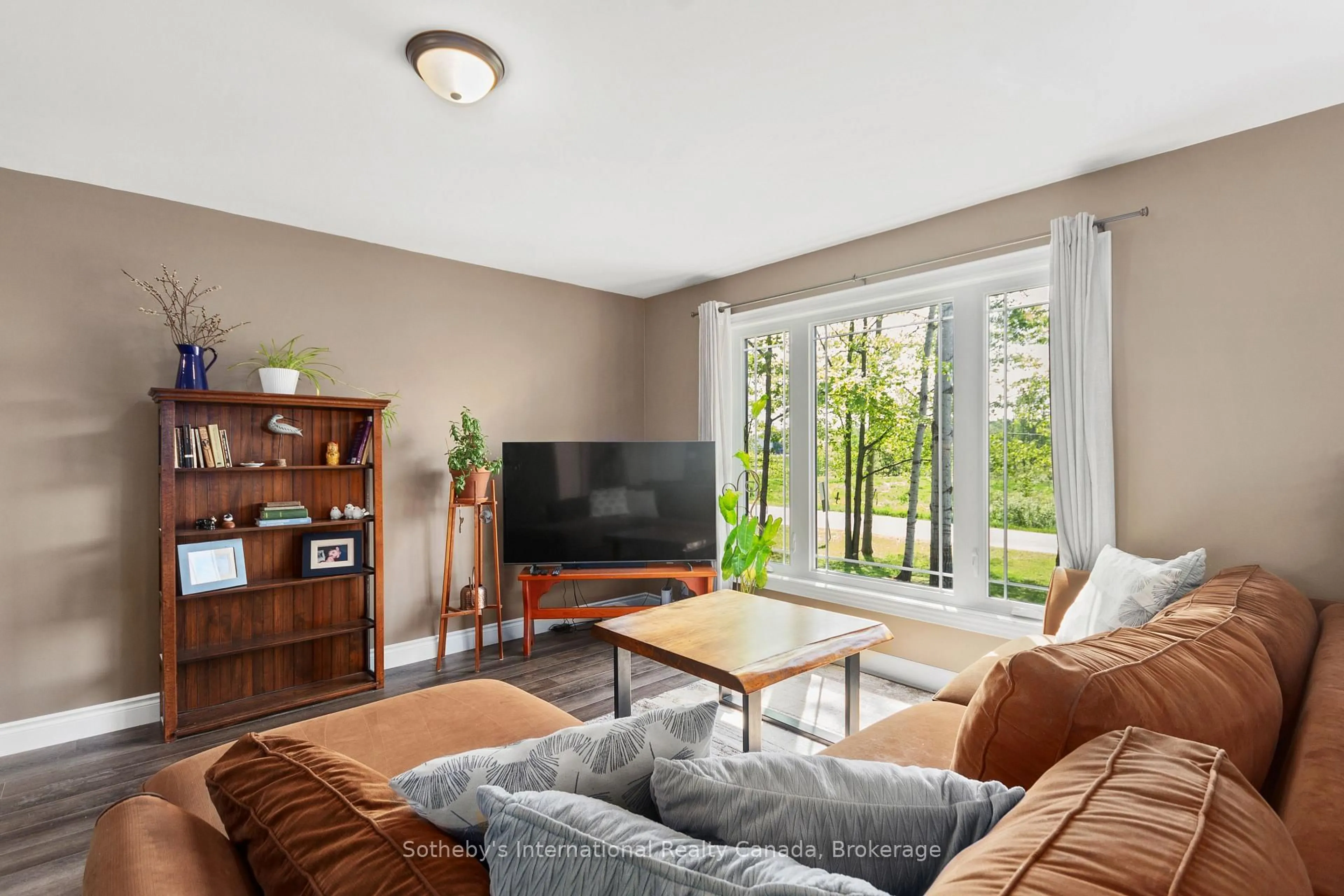 Living room with furniture, unknown for 260 Forest Harbour Pkwy, Tay Ontario L0K 2C0