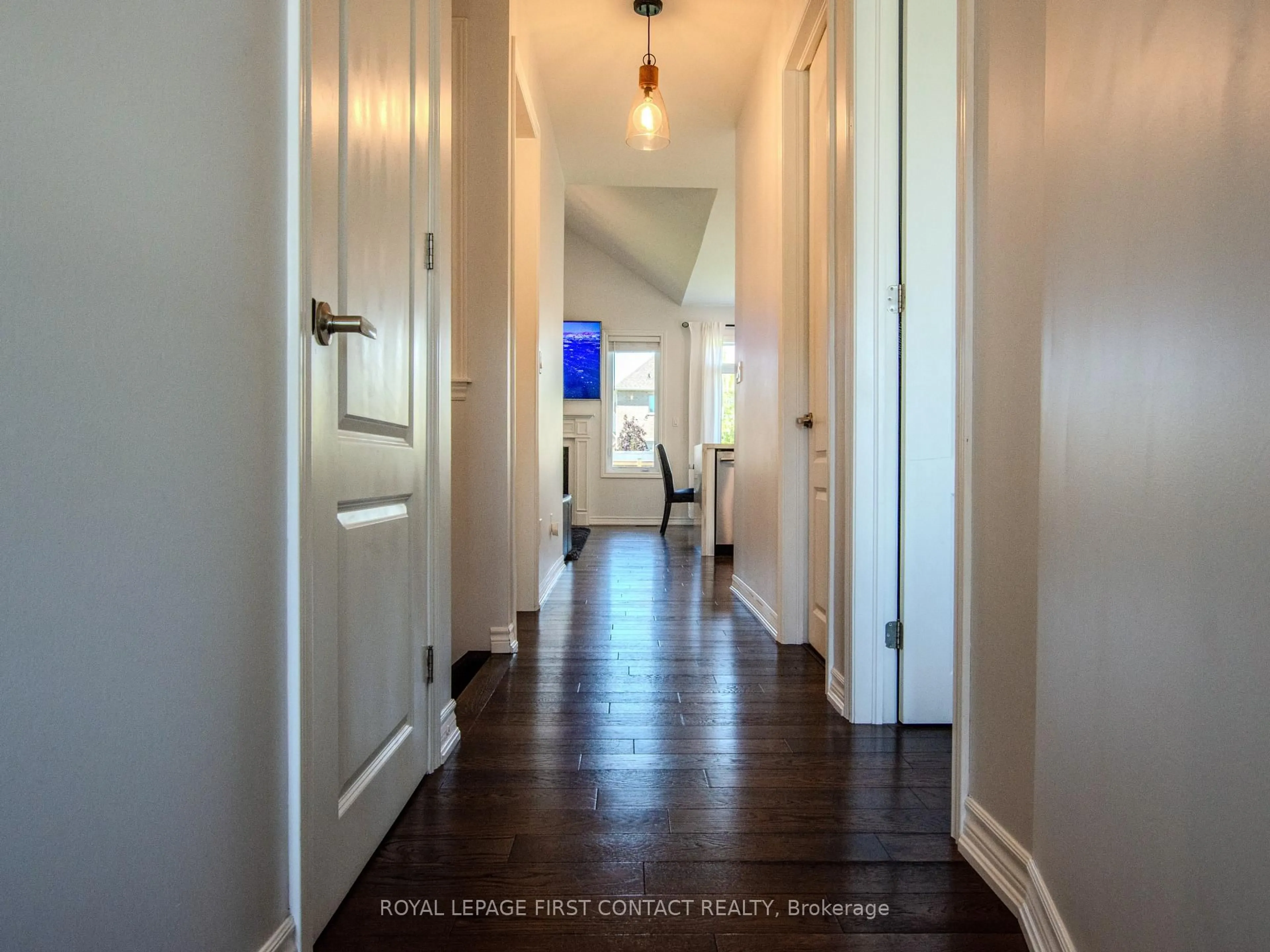 Indoor entryway for 22 Oliver's Mill Rd, Springwater Ontario L9X 0S8