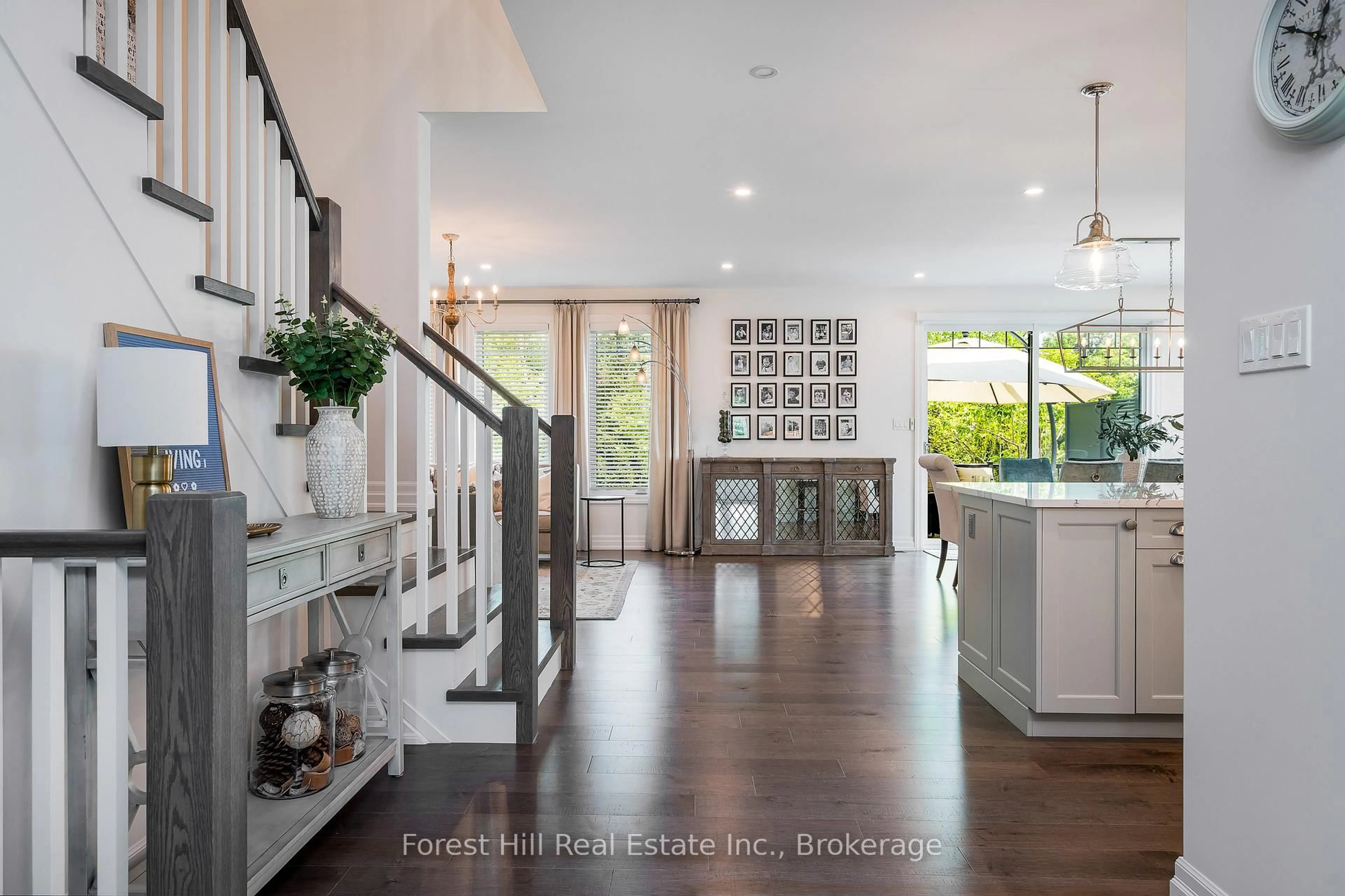 Indoor entryway for 155 Glenlake Blvd, Collingwood Ontario L9Y 0X2