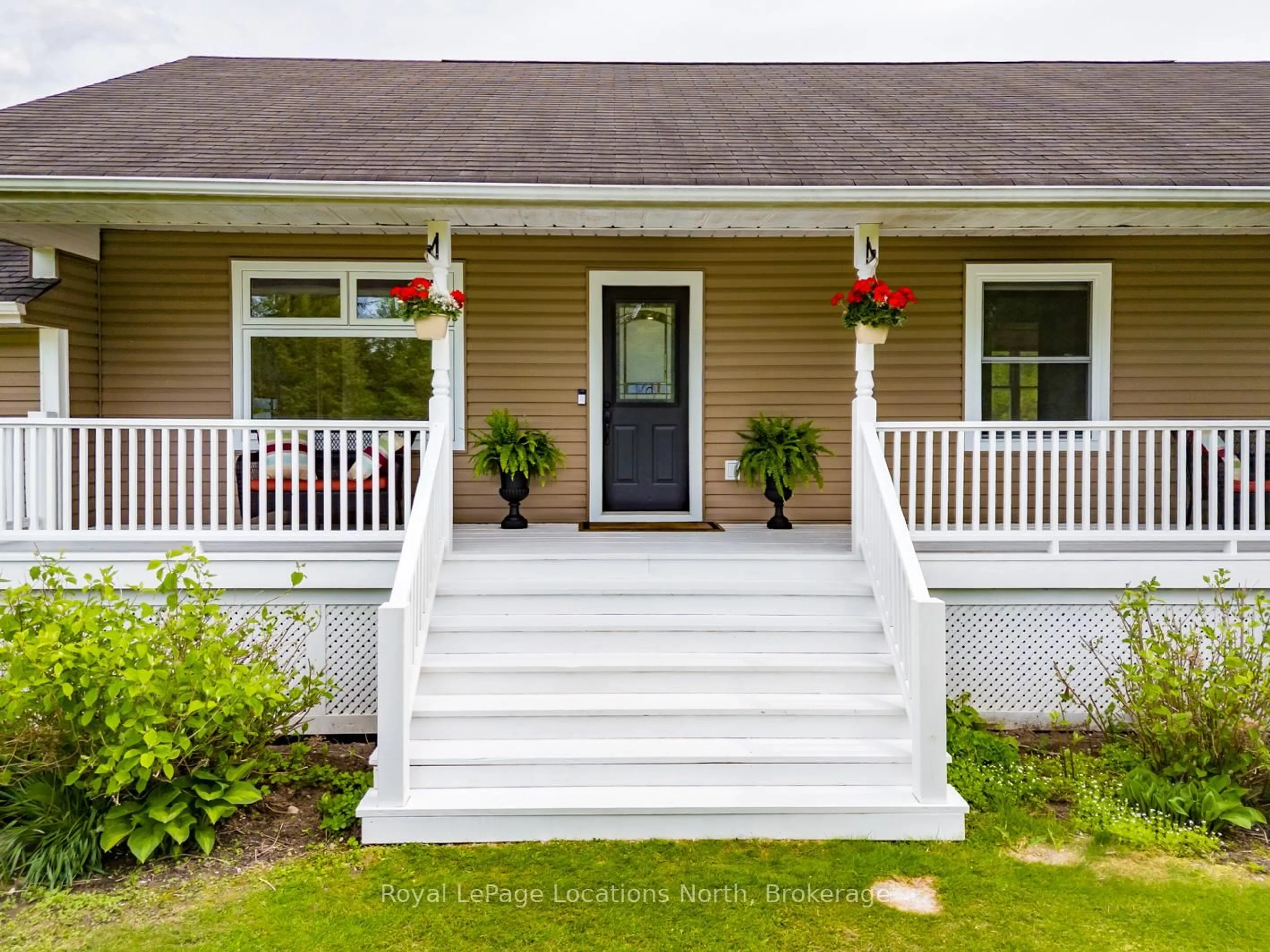 Home with vinyl exterior material, street for 48 Toner St, Collingwood Ontario L0M 1S0