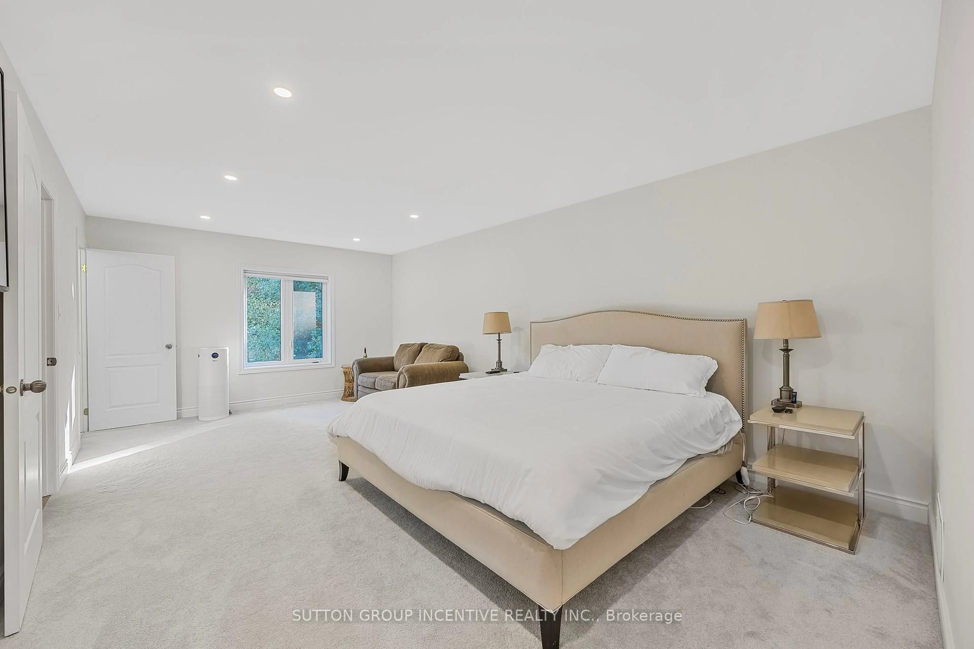 Bedroom with bed, unknown for 38 Lilac Lane, Springwater Ontario L9X 0N4