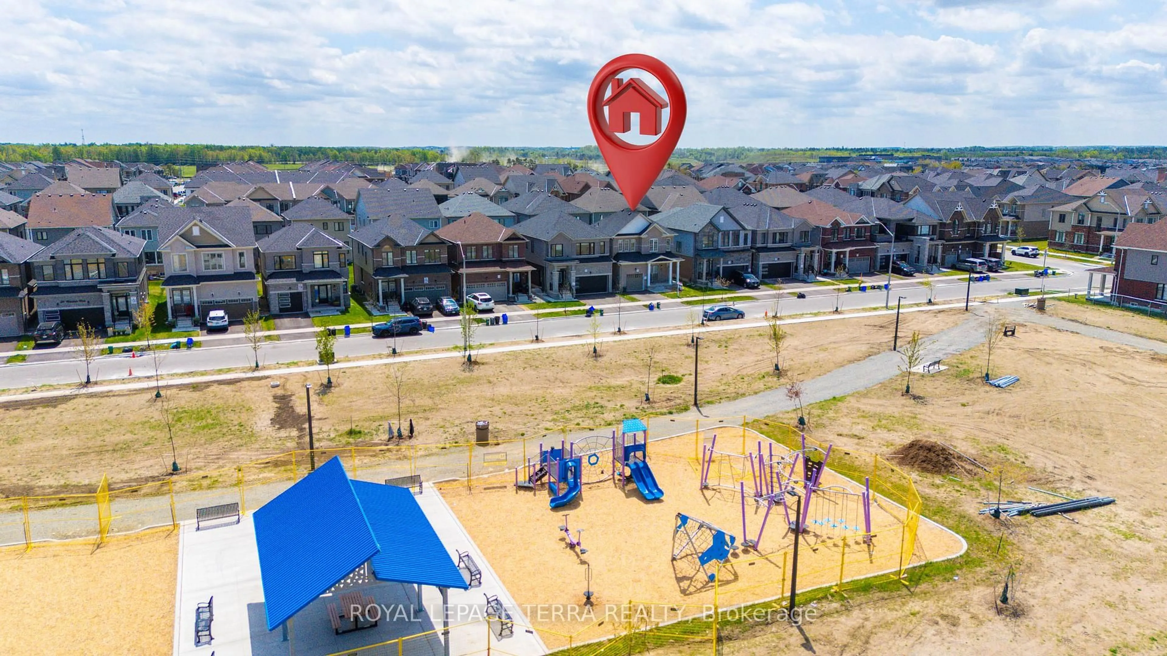 A pic from outside/outdoor area/front of a property/back of a property/a pic from drone, unknown for 112 Nottingham Rd, Barrie Ontario L4N 0H7