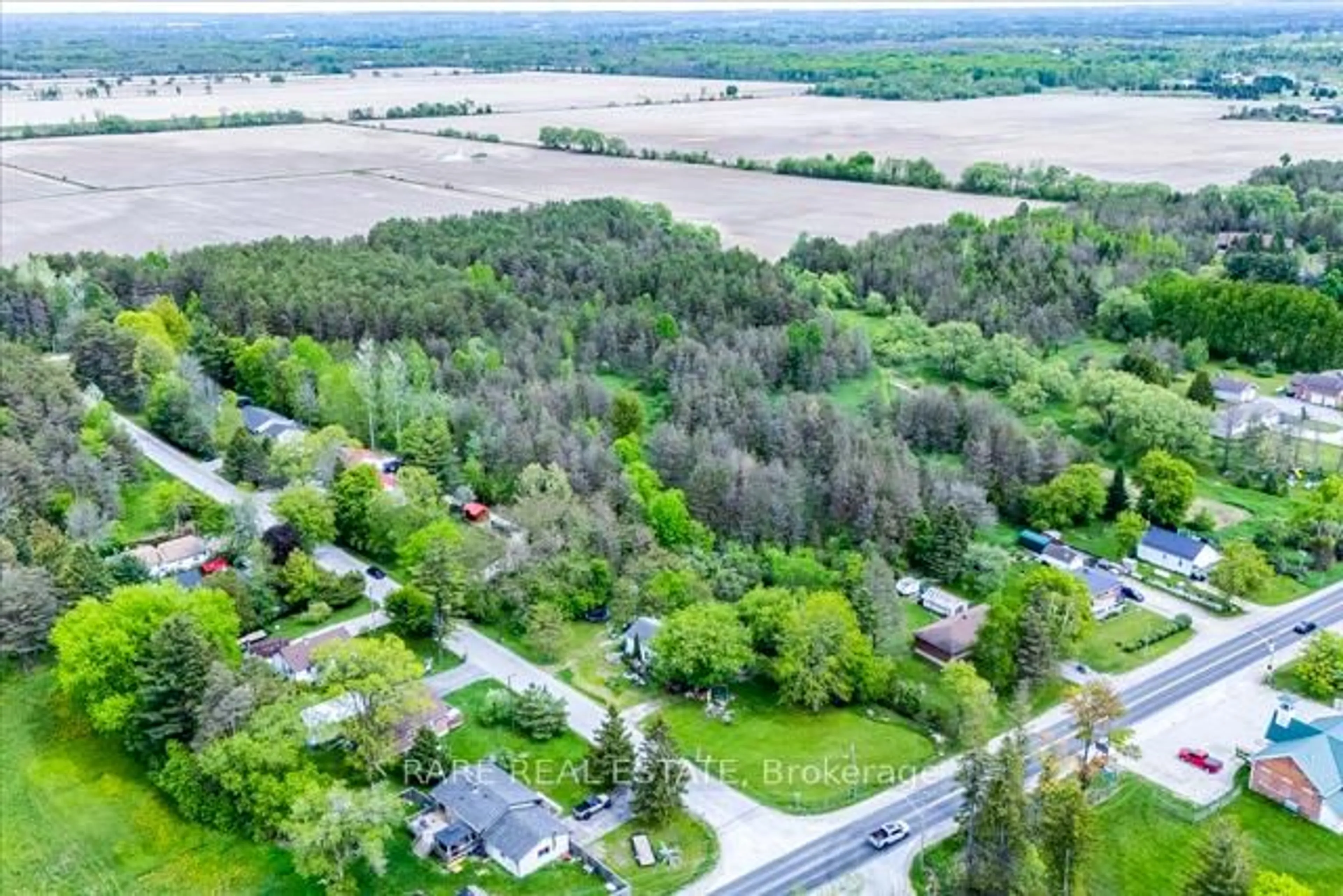 A pic from outside/outdoor area/front of a property/back of a property/a pic from drone, unknown for 4879 SUNNIDALE CON. 2 Rd, Clearview Ontario L0M 1N0