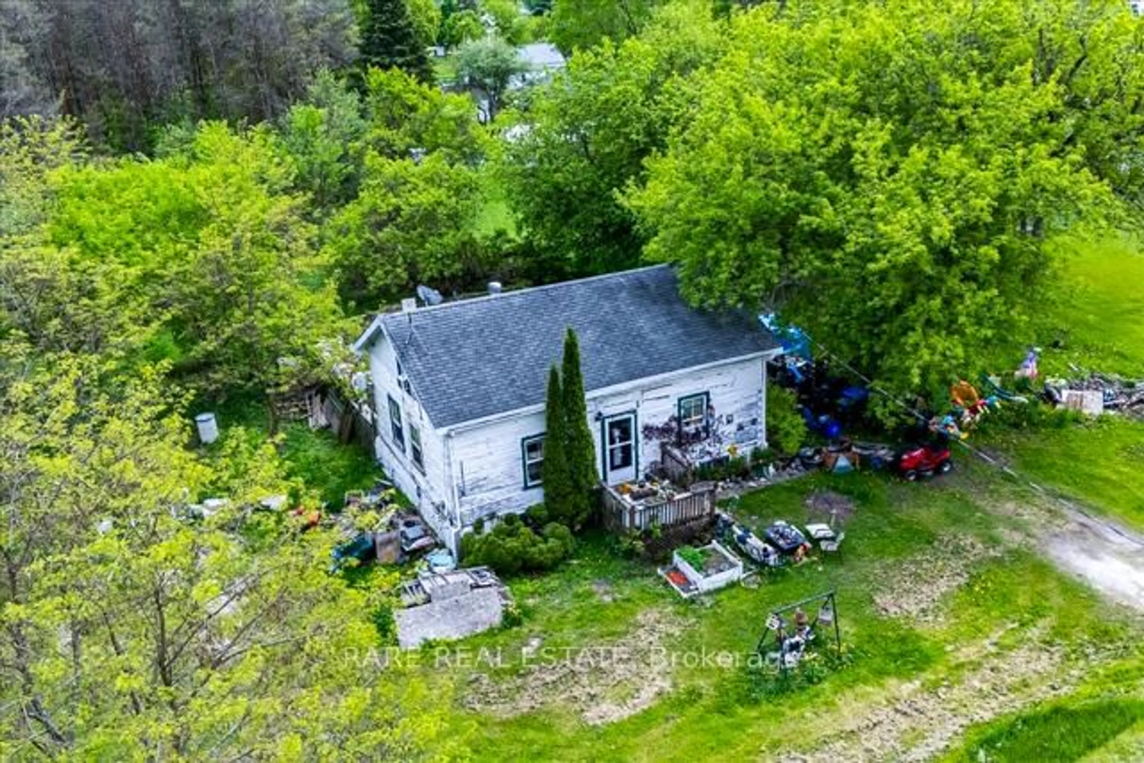 A pic from outside/outdoor area/front of a property/back of a property/a pic from drone, unknown for 4879 SUNNIDALE CON. 2 Rd, Clearview Ontario L0M 1N0