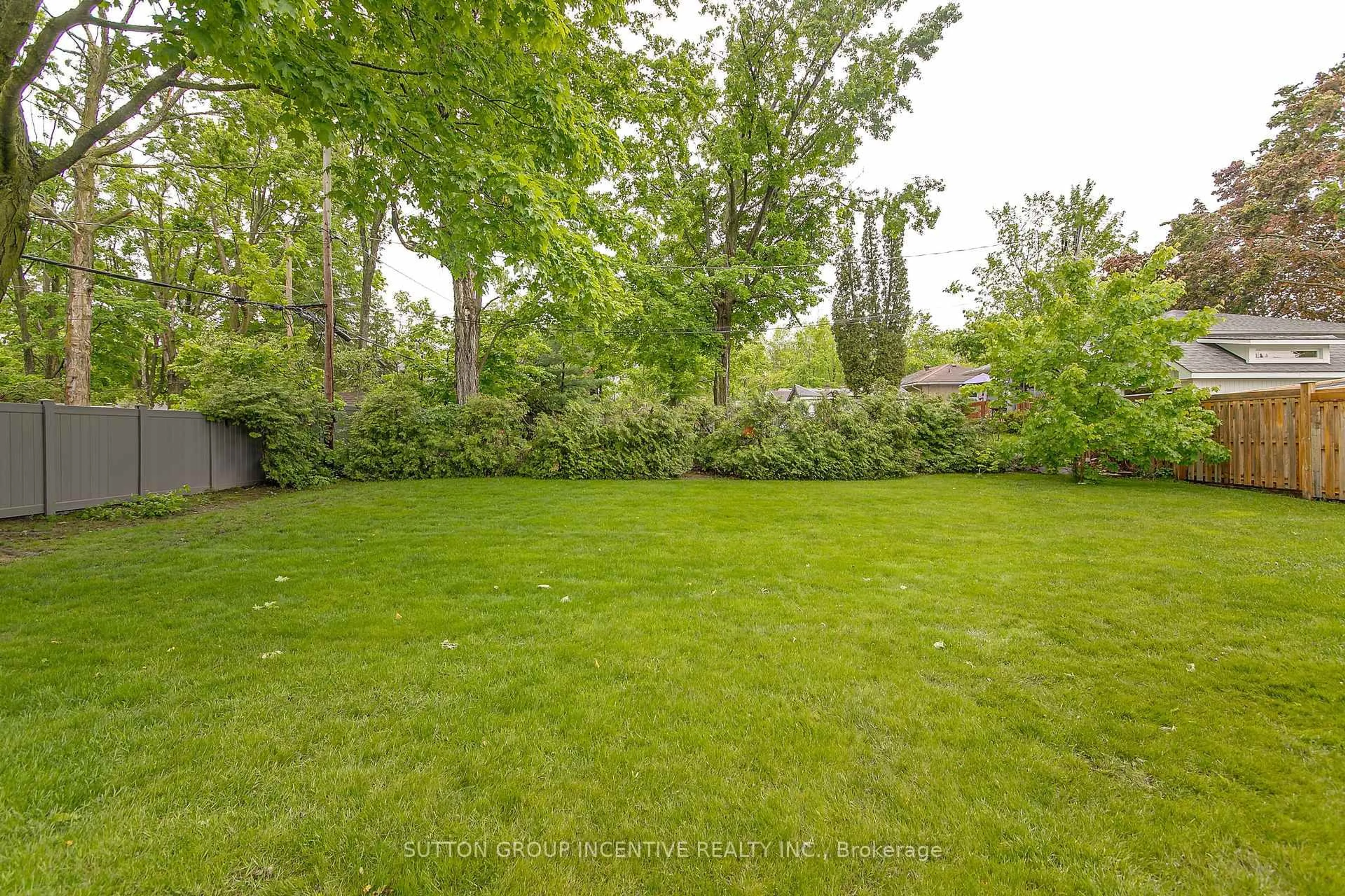 Patio, forest/trees view for 56 Dalton Cres, Orillia Ontario L3V 5J8