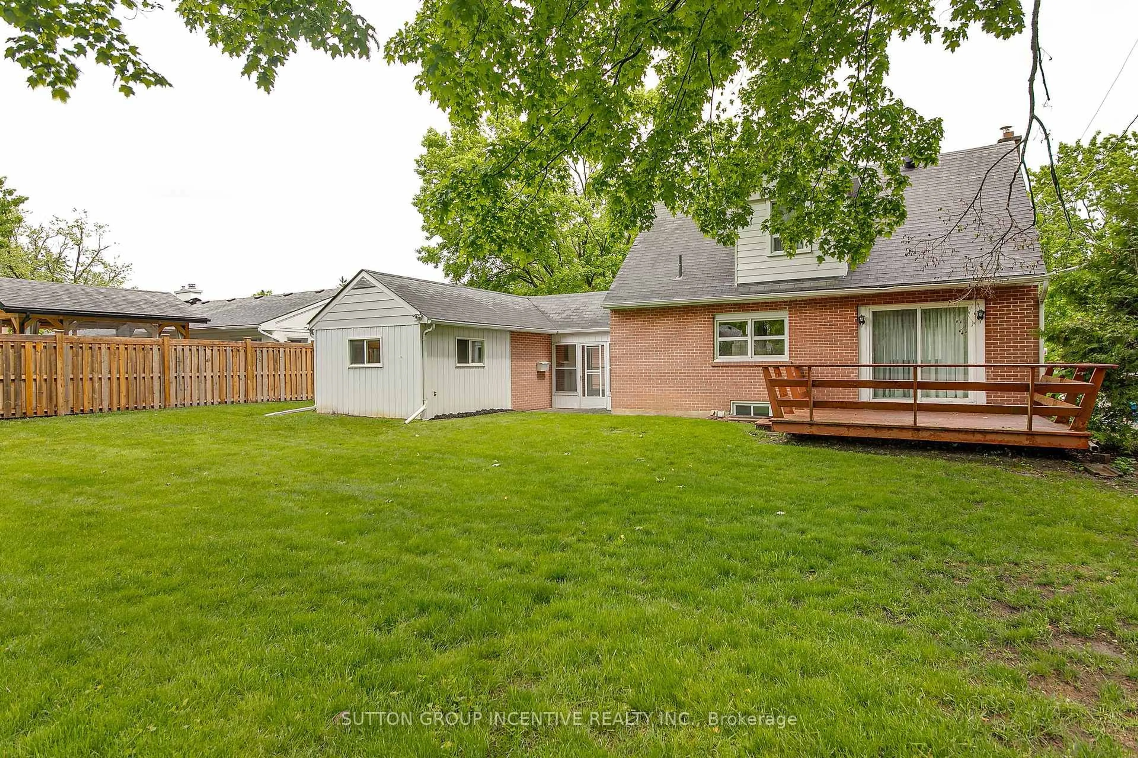 Patio, street for 56 Dalton Cres, Orillia Ontario L3V 5J8