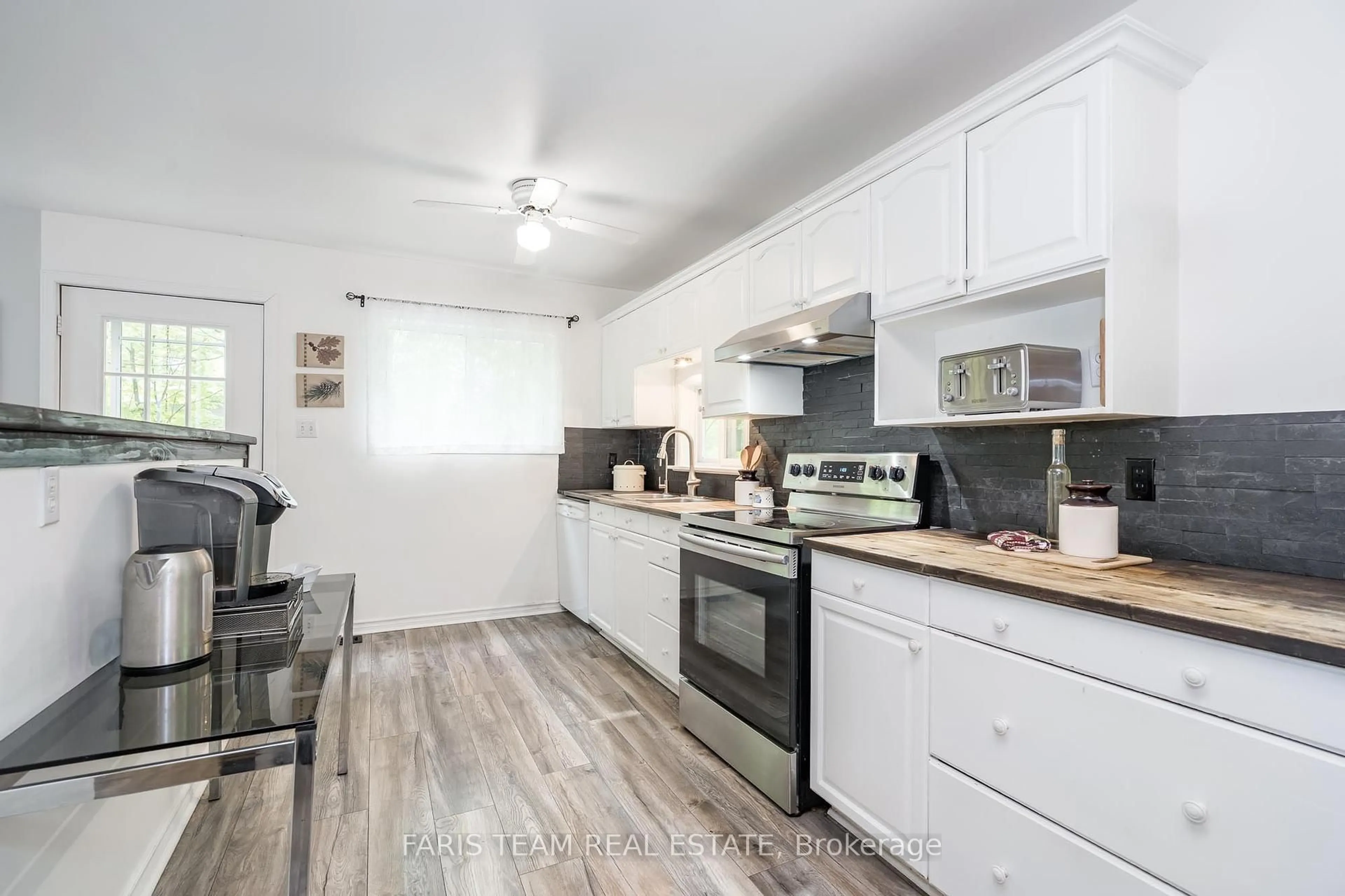 Standard kitchen, wood/laminate floor for 1474 Champlain Rd, Tiny Ontario L9M 0C1