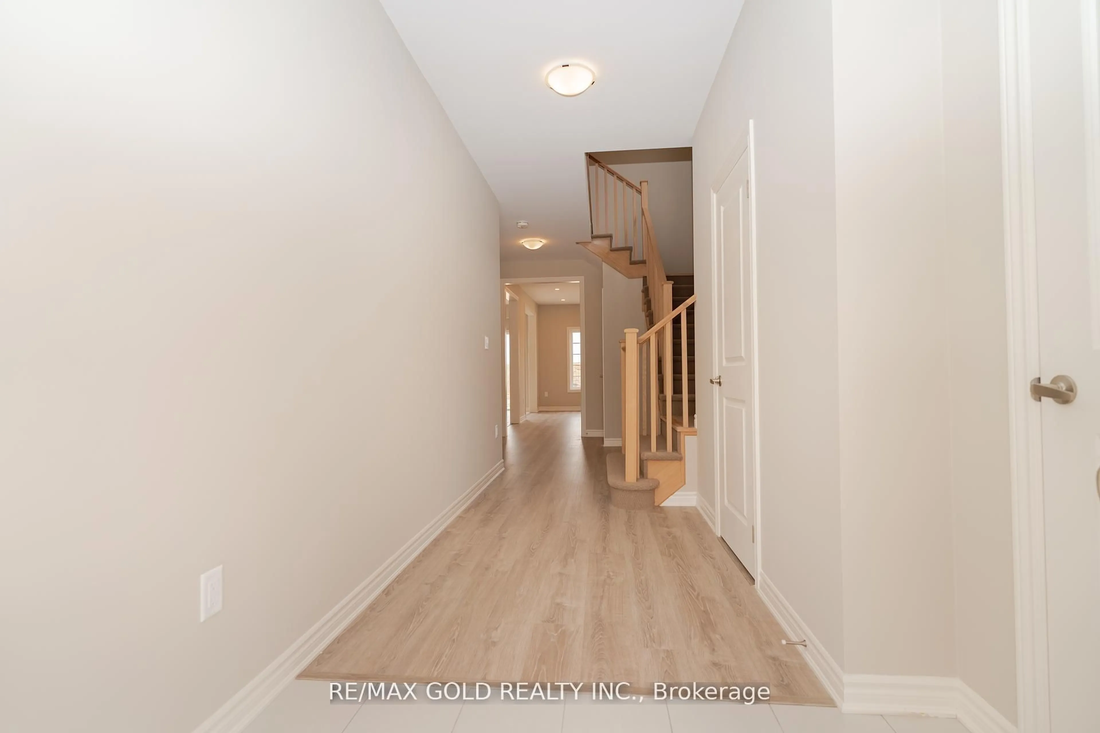 Indoor entryway for 276 Springfield Cres, Clearview Ontario L0M 1S0