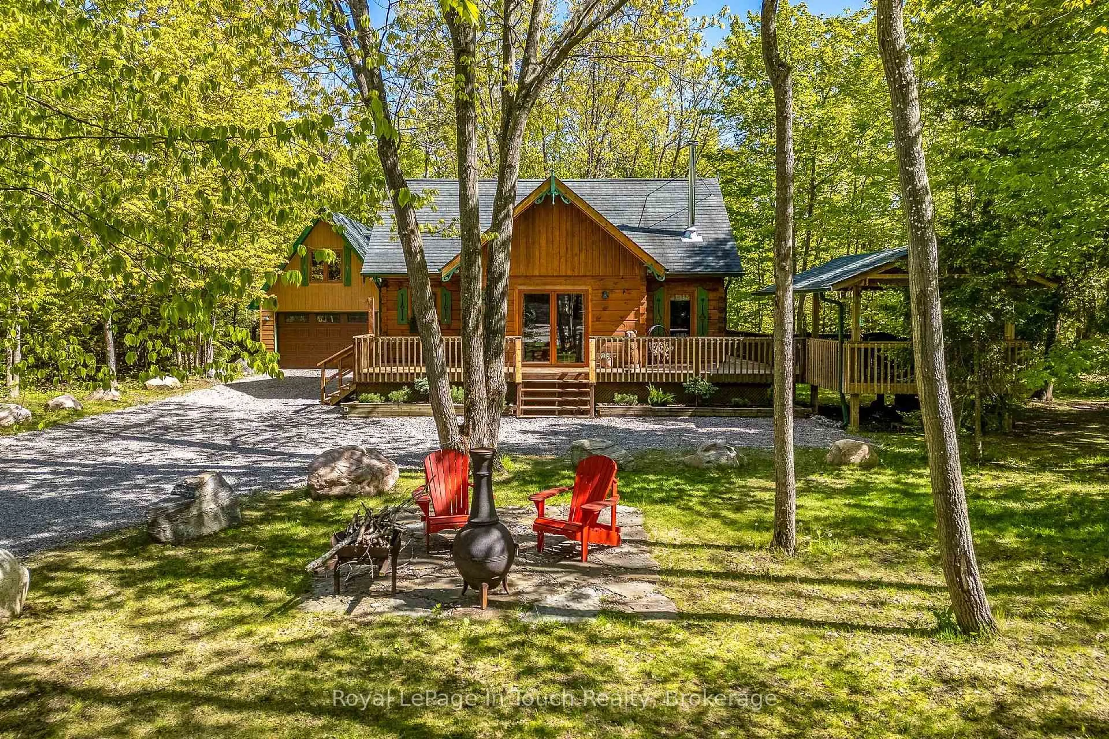A pic from outside/outdoor area/front of a property/back of a property/a pic from drone, unknown for 23 Crown Crt, Tiny Ontario L9M 0J1