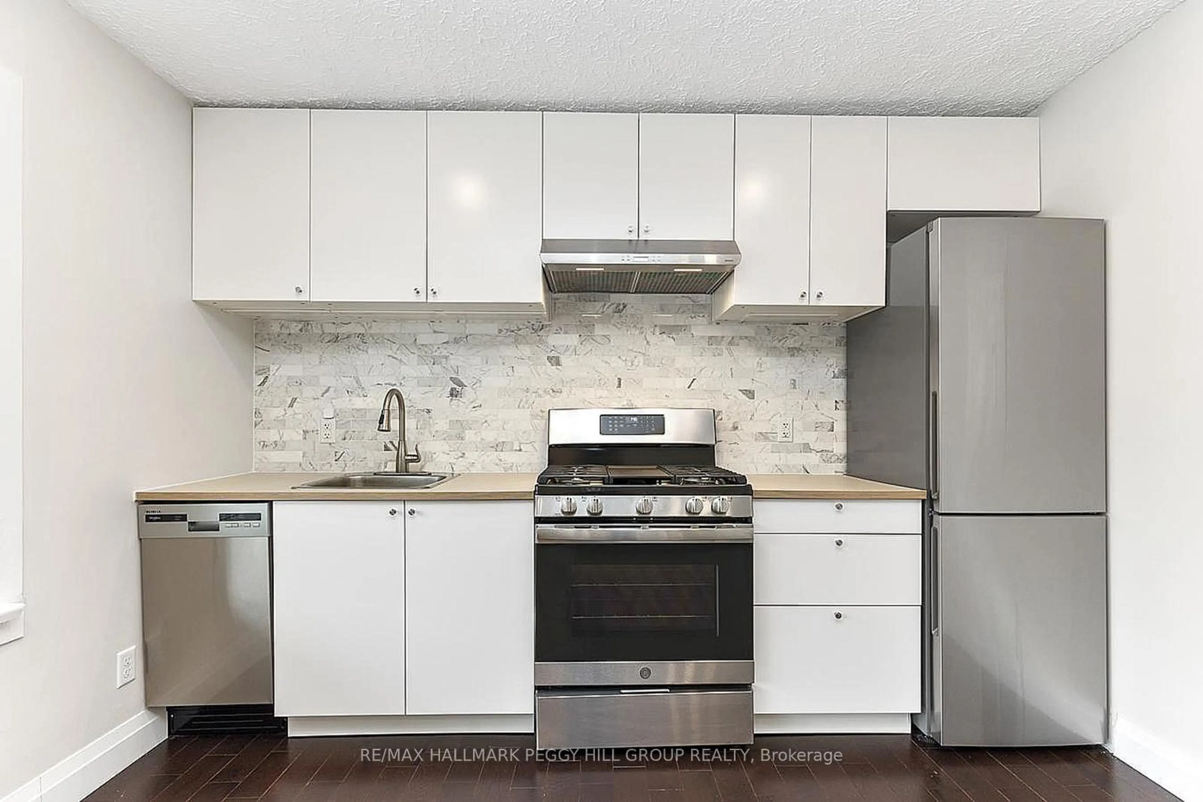 Standard kitchen, unknown for 152 Owen St, Barrie Ontario L4M 3H9