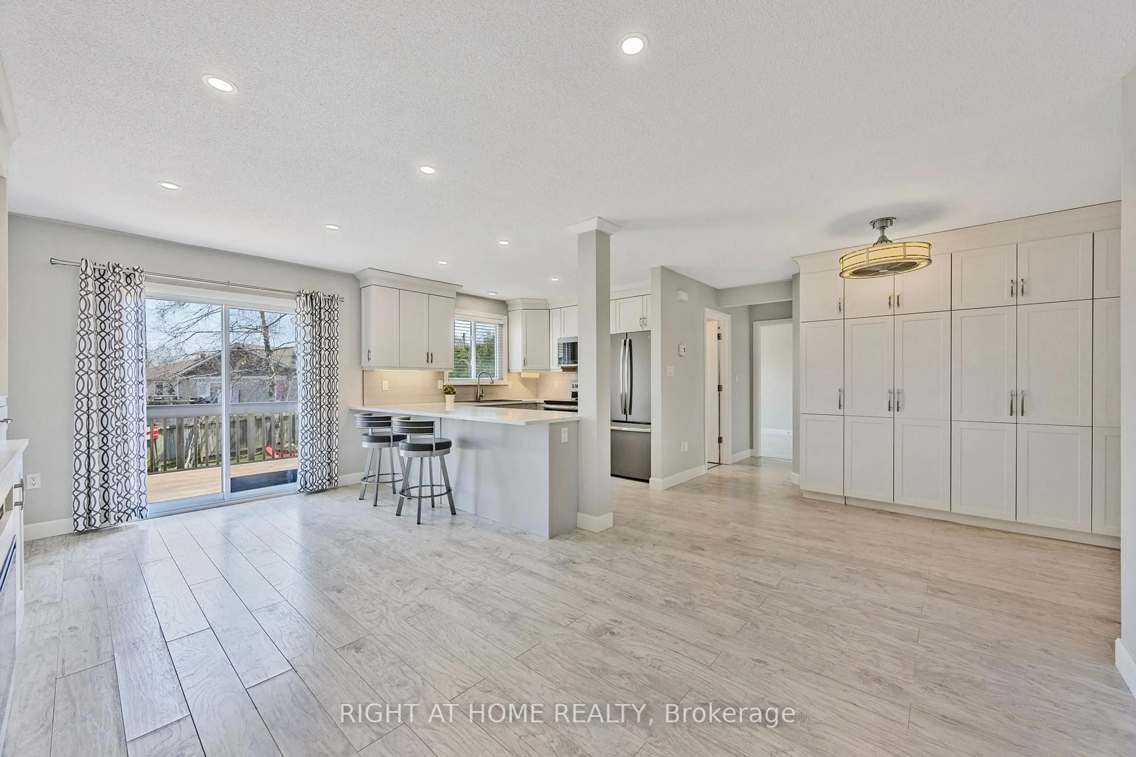Open concept kitchen, ceramic/tile floor for 9205 11 Highway, Severn Ontario L3V 0Y8