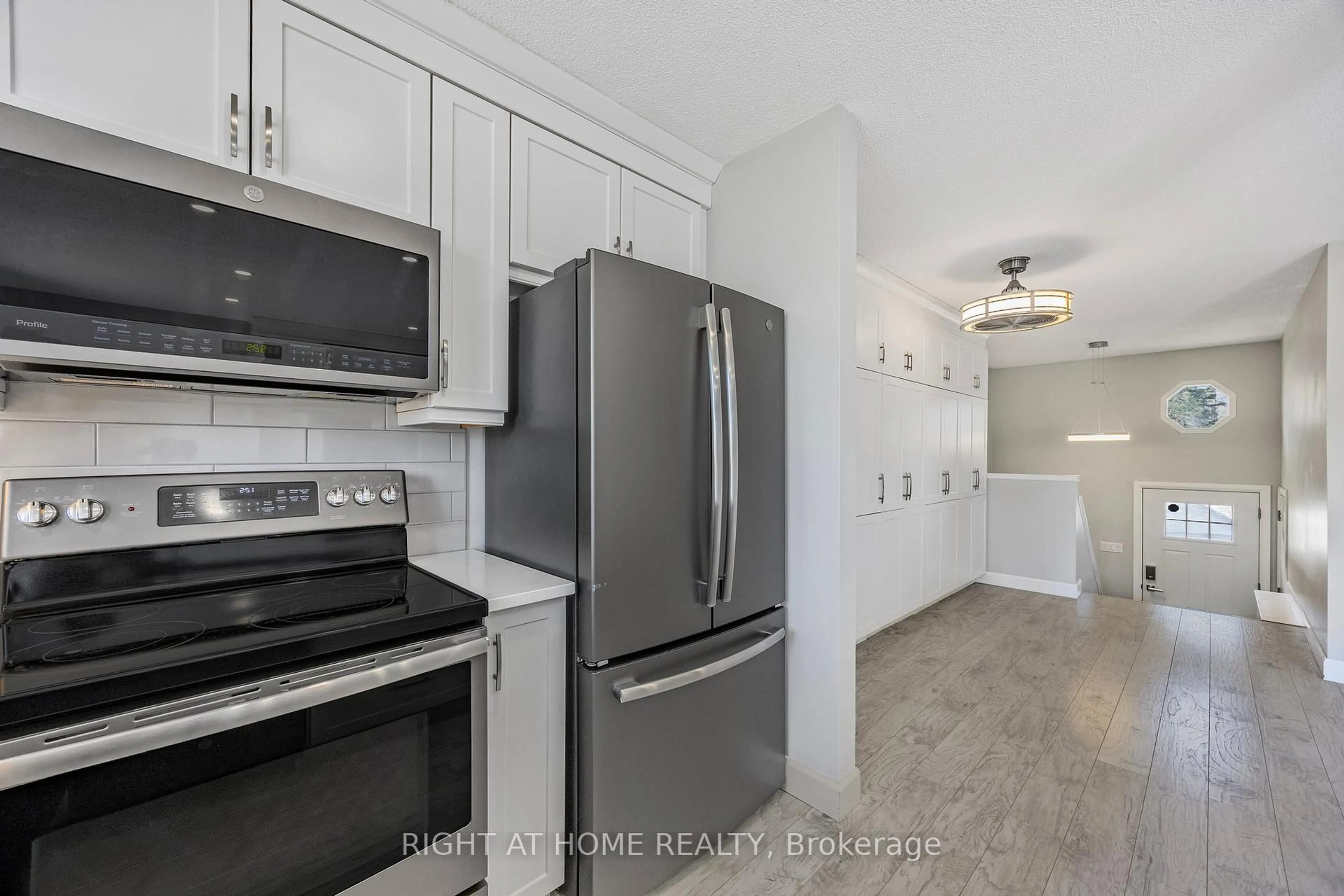 Open concept kitchen, unknown for 9205 11 Highway, Severn Ontario L3V 0Y8