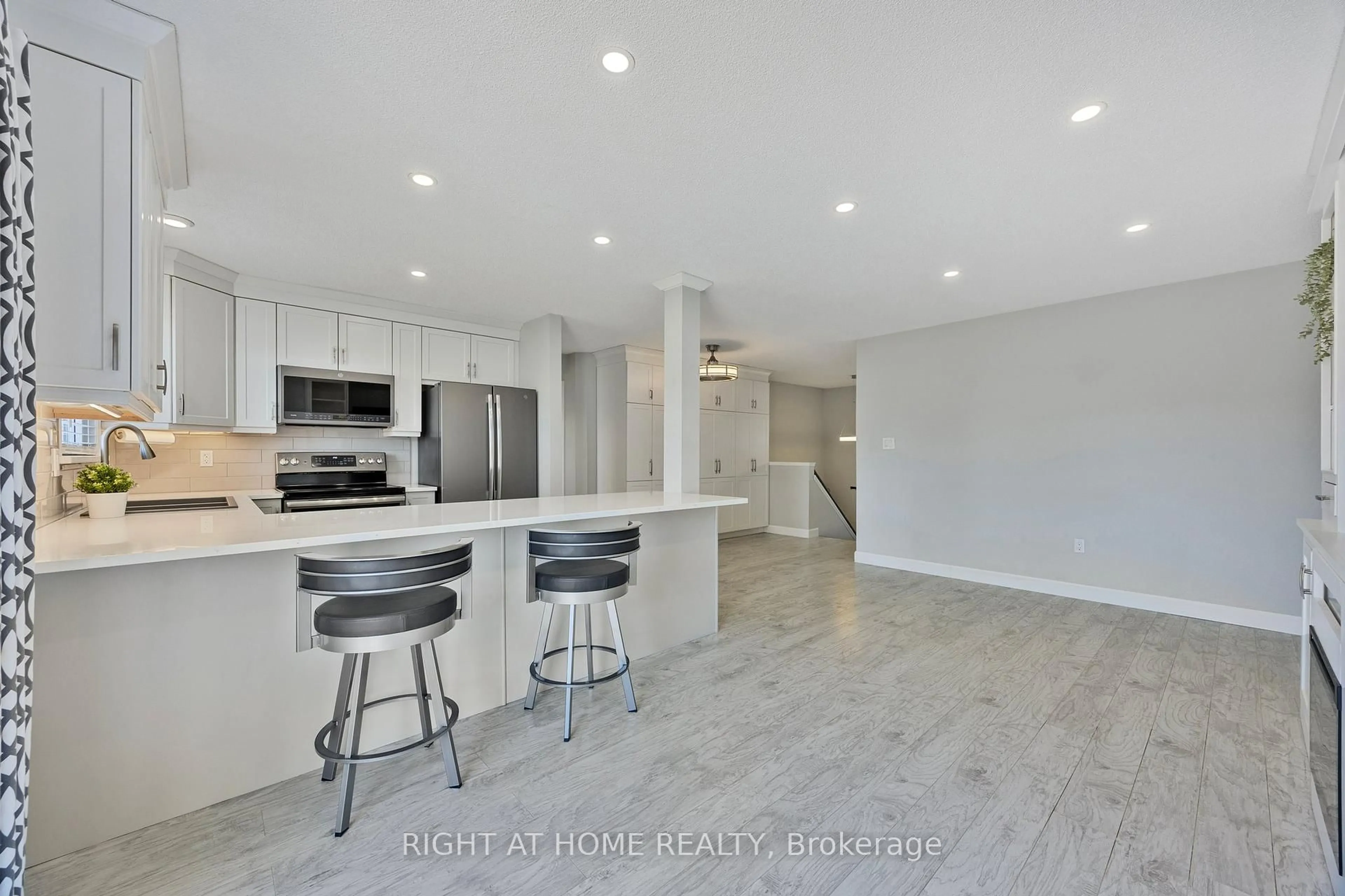 Open concept kitchen, unknown for 9205 11 Highway, Severn Ontario L3V 0Y8