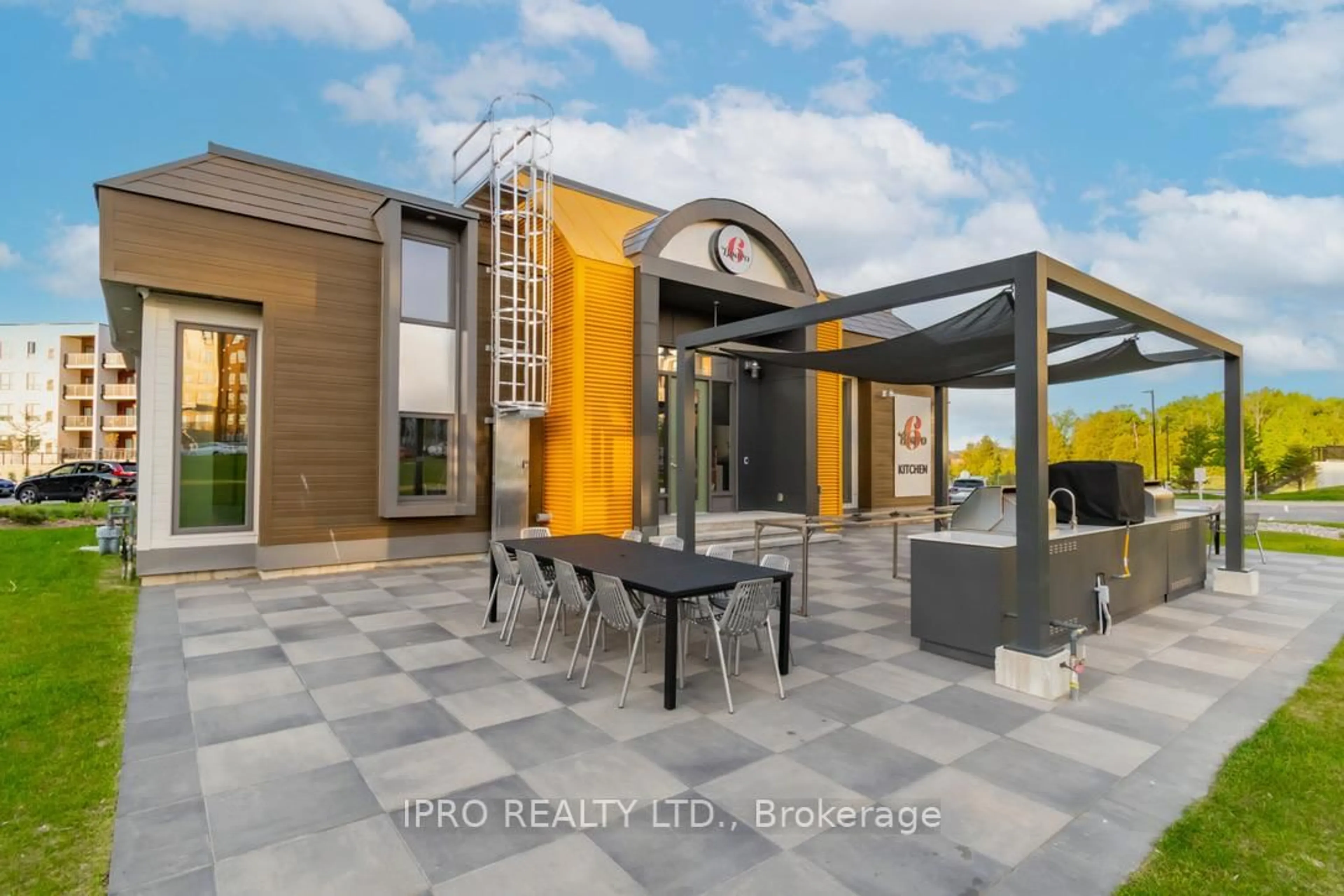 Patio, building for 4 SPICE Way #401, Barrie Ontario L9J 0M2