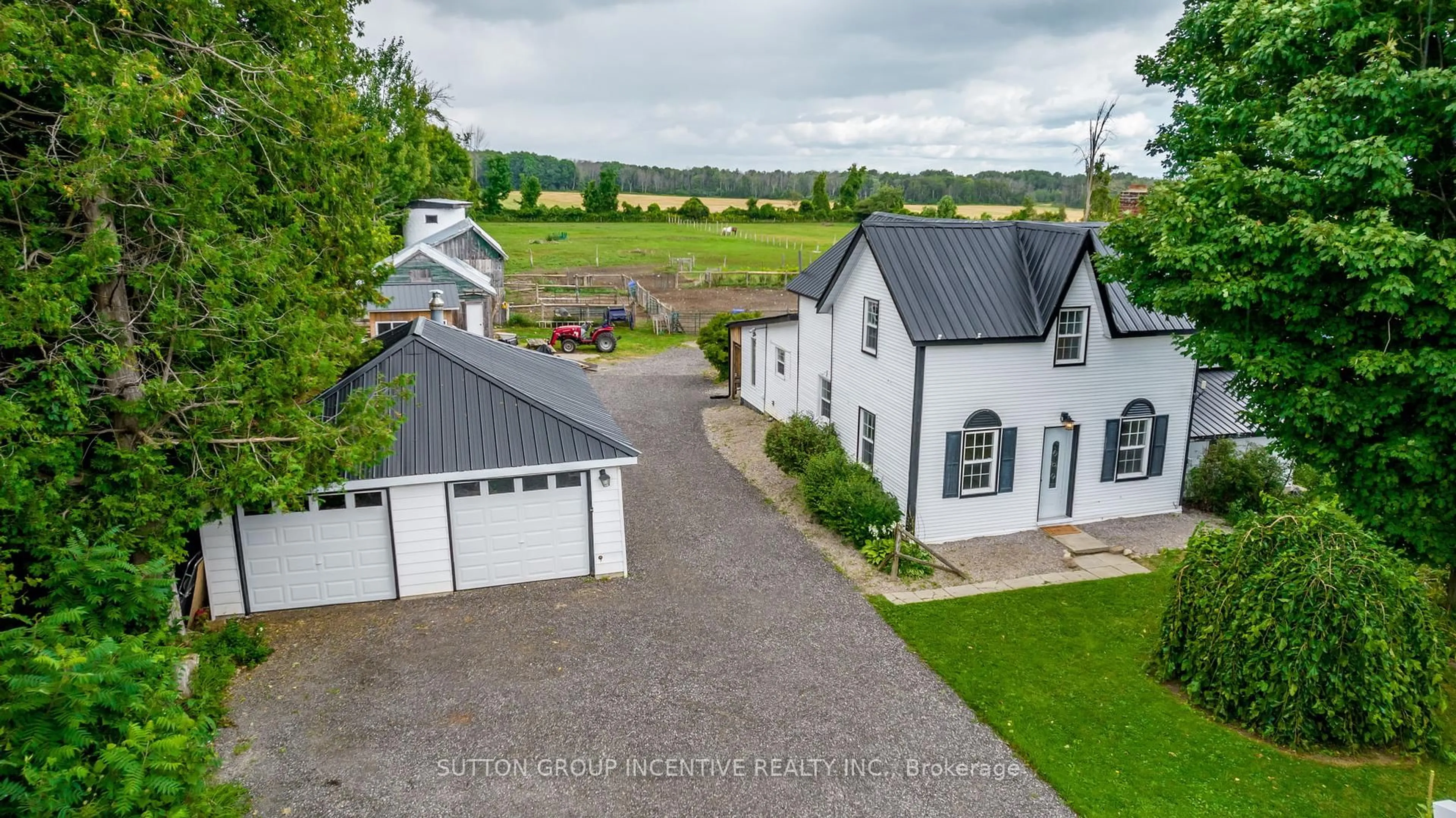 A pic from outside/outdoor area/front of a property/back of a property/a pic from drone, unknown for 665 4 Line, Oro-Medonte Ontario L0L 2L0