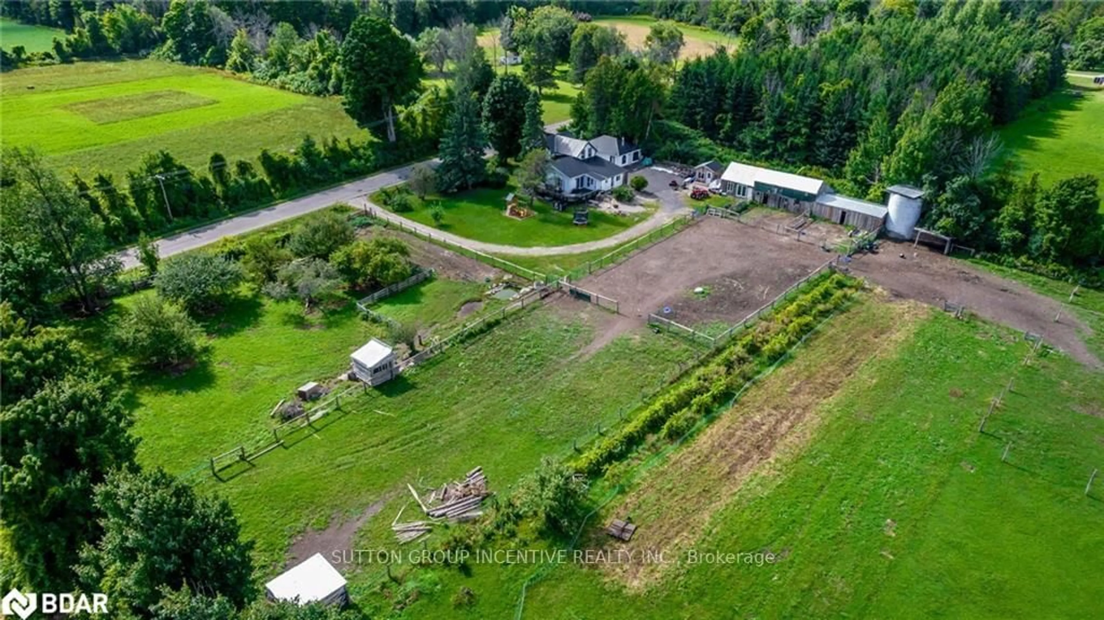 A pic from outside/outdoor area/front of a property/back of a property/a pic from drone, unknown for 665 4 Line, Oro-Medonte Ontario L0L 2L0