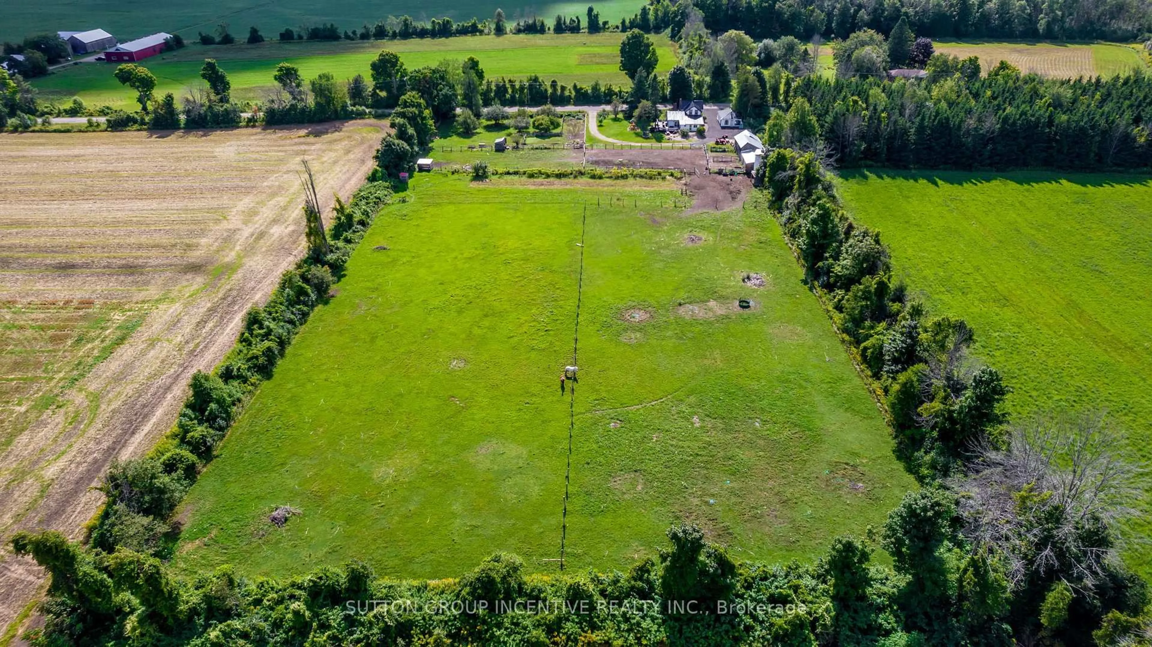 A pic from outside/outdoor area/front of a property/back of a property/a pic from drone, building for 665 4 Line, Oro-Medonte Ontario L0L 2L0