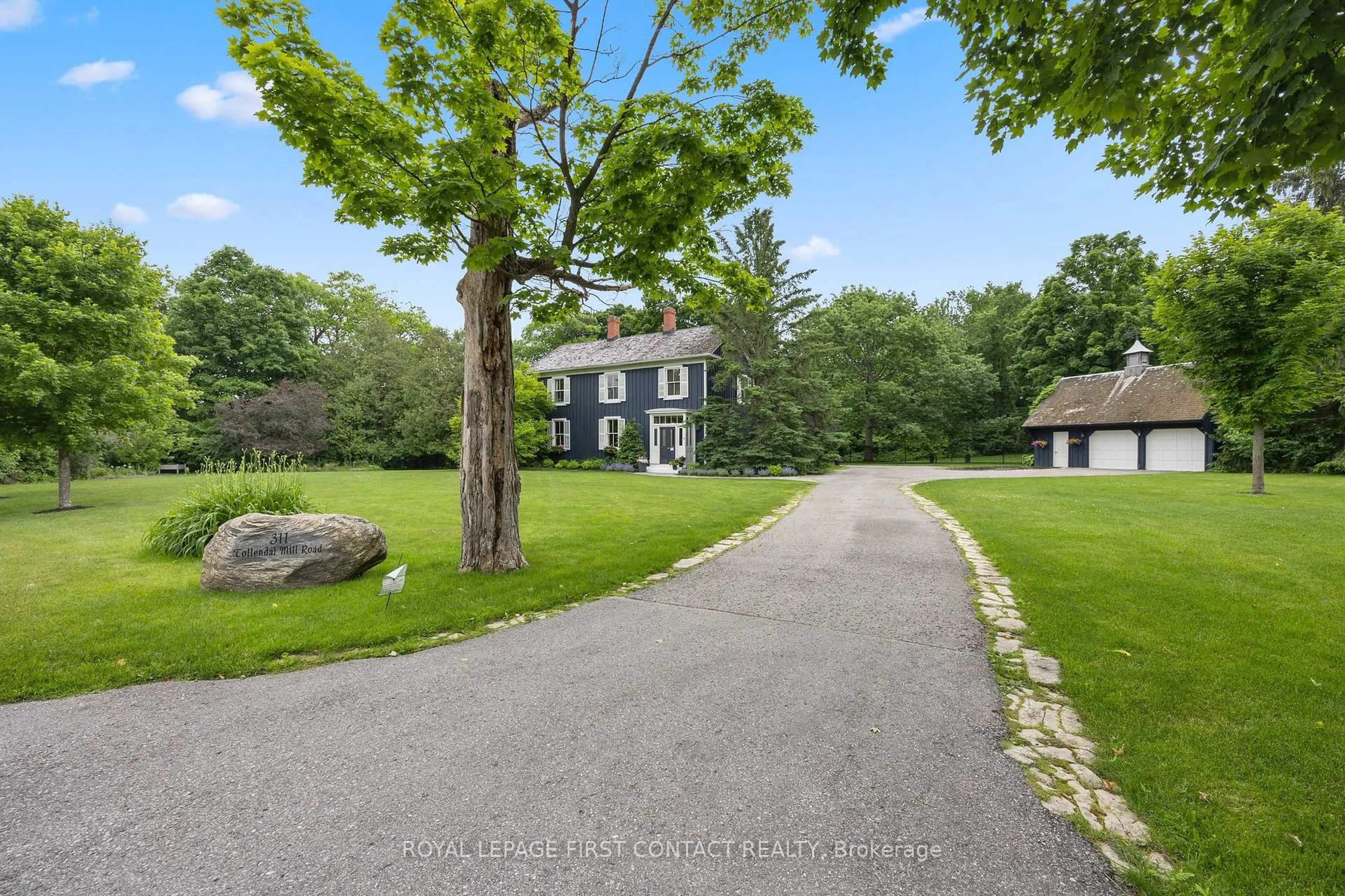 A pic from outside/outdoor area/front of a property/back of a property/a pic from drone, unknown for 311 Tollendal Mill Rd, Barrie Ontario L4N 7S6