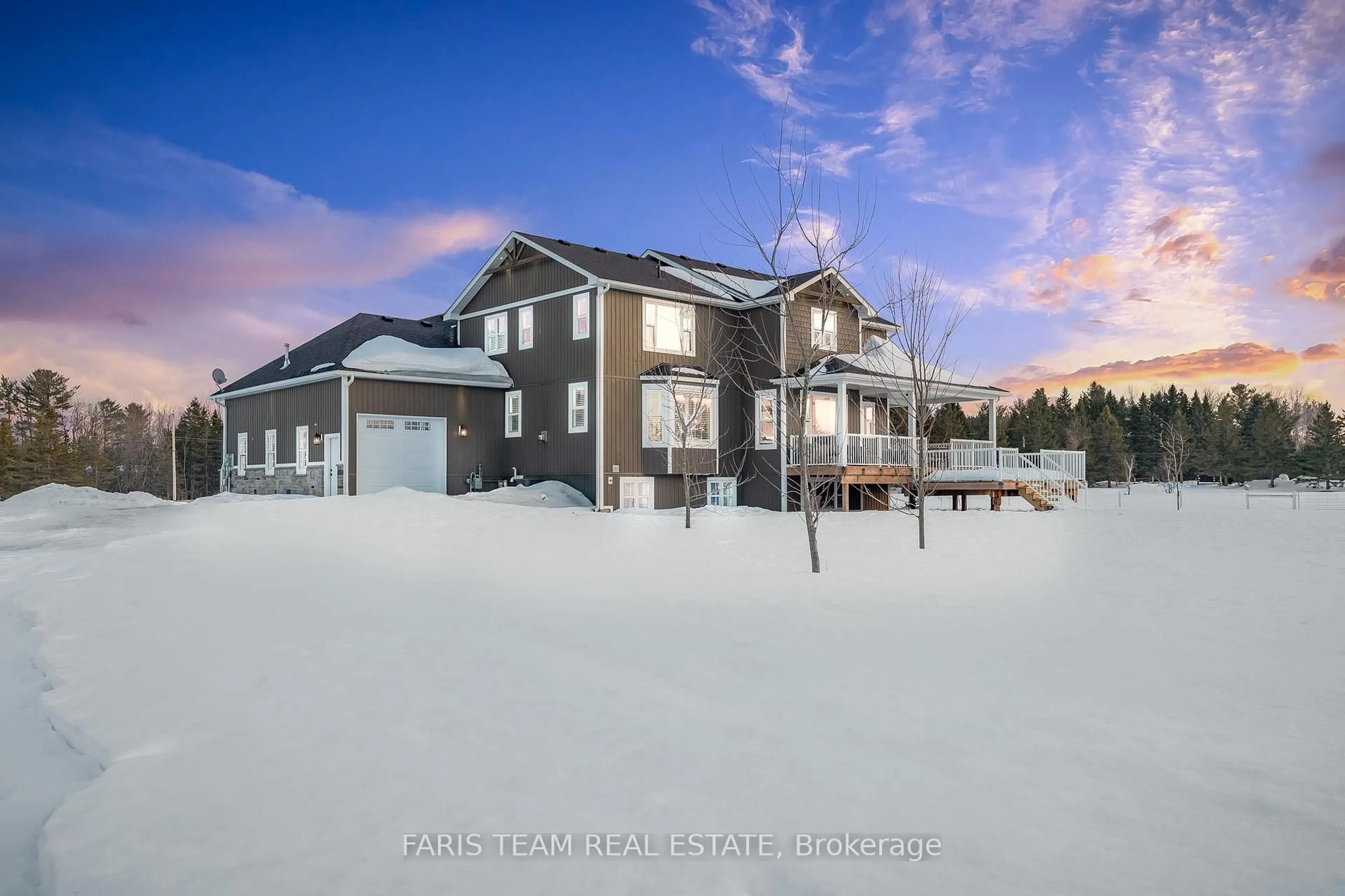 A pic from outside/outdoor area/front of a property/back of a property/a pic from drone, mountain view for 2448 Stockdale Rd, Severn Ontario L3V 6P9