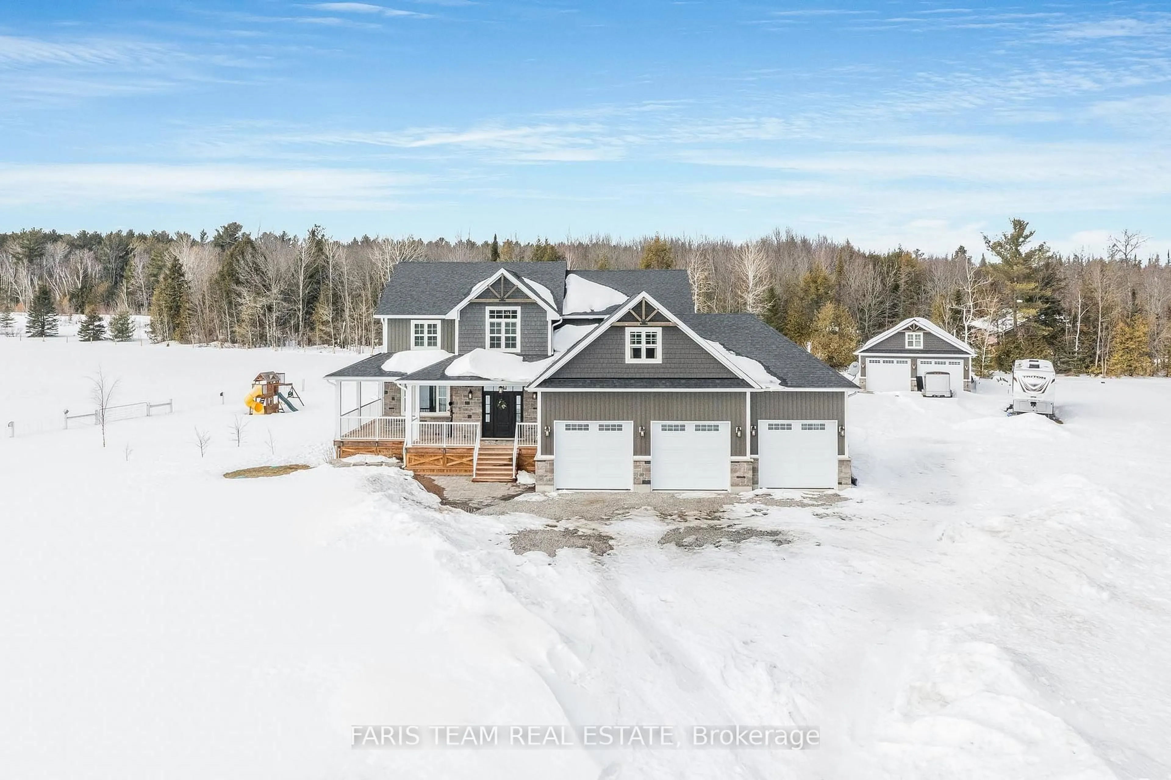 A pic from outside/outdoor area/front of a property/back of a property/a pic from drone, unknown for 2448 Stockdale Rd, Severn Ontario L3V 6P9