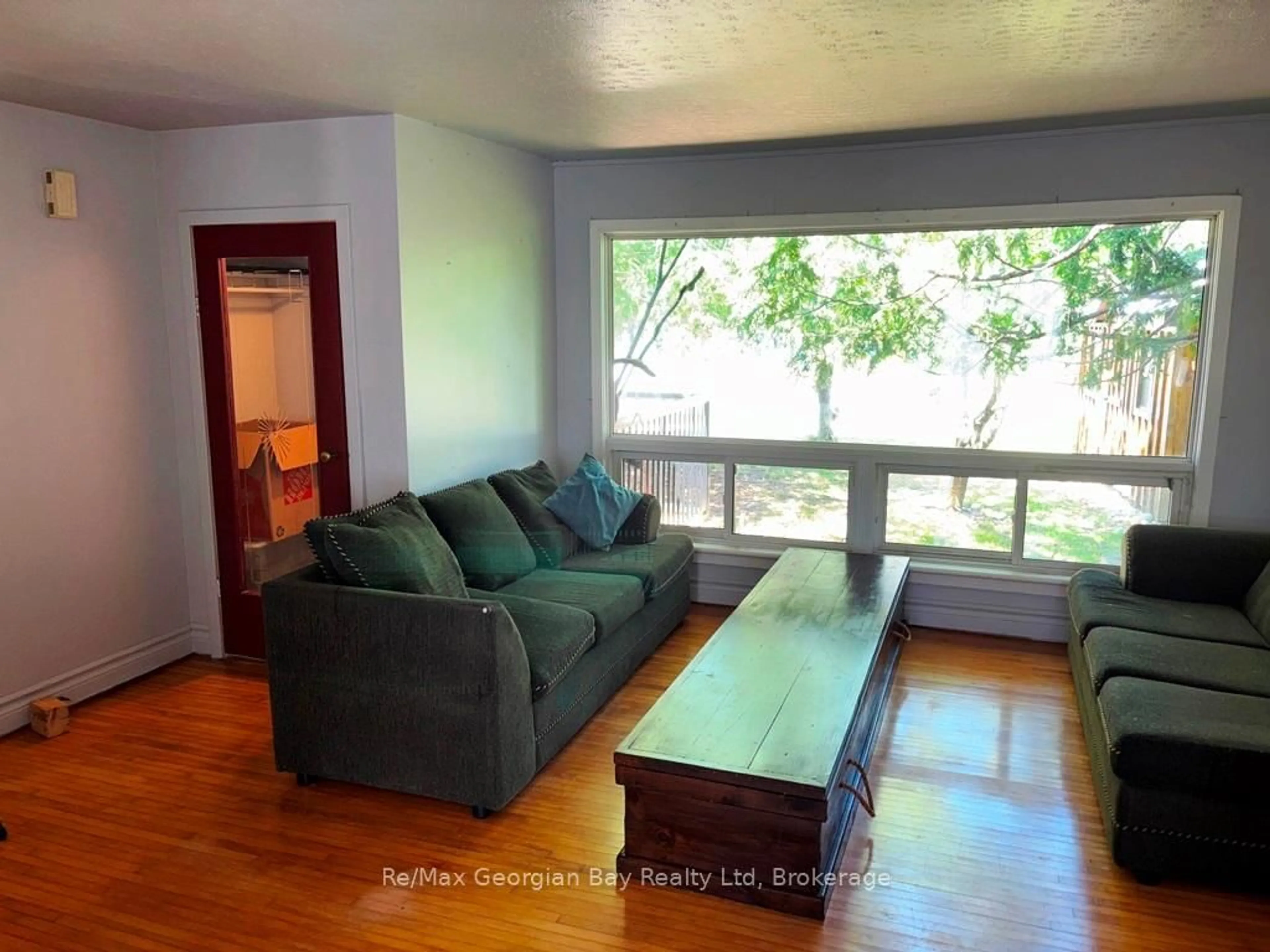 Living room with furniture, wood/laminate floor for 1 GRAY St, Severn Ontario L0K 1E0