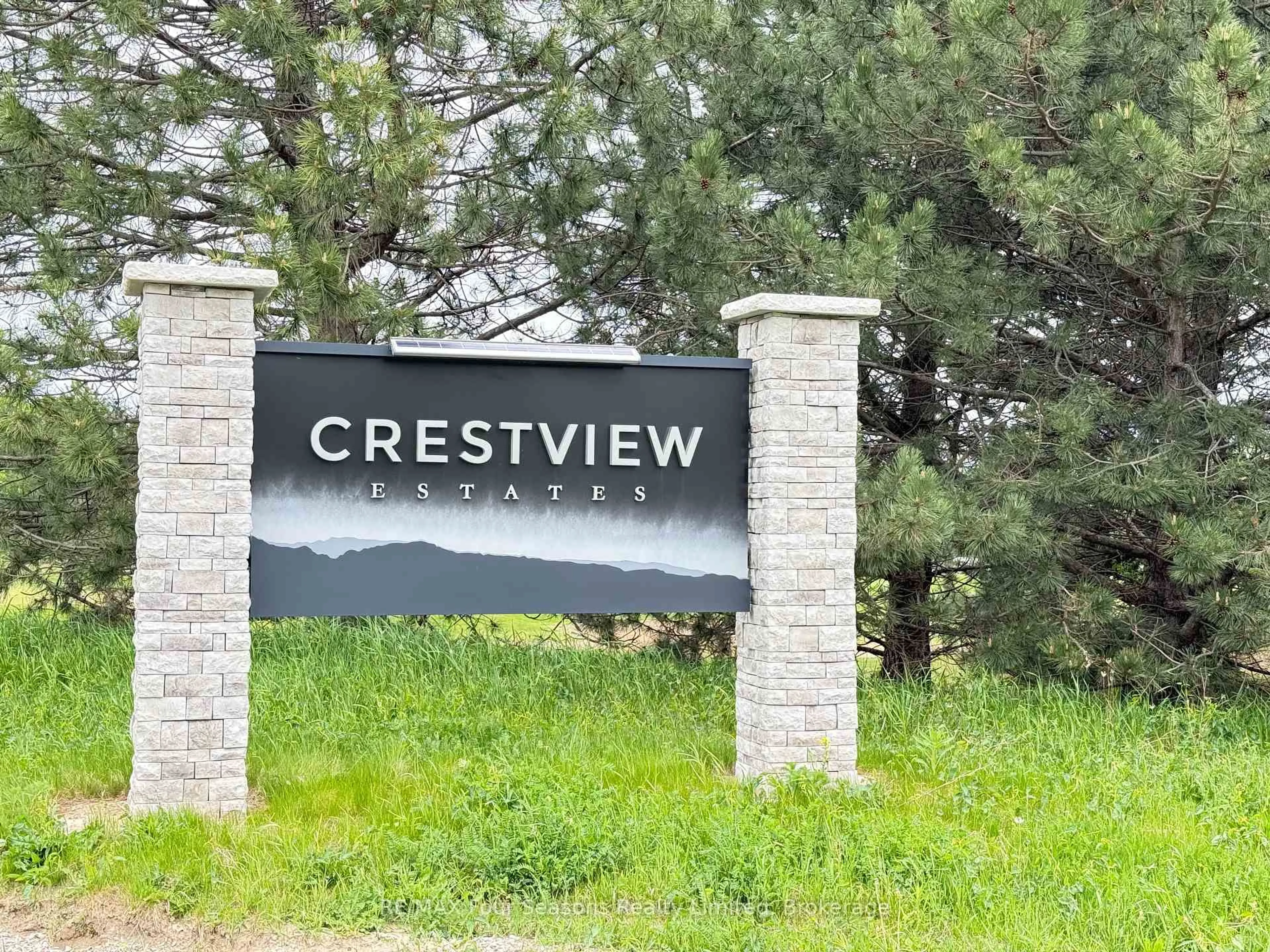 A pic from outside/outdoor area/front of a property/back of a property/a pic from drone, mountain view for 111 Crestview Crt, Blue Mountains Ontario L9Y 0Z4