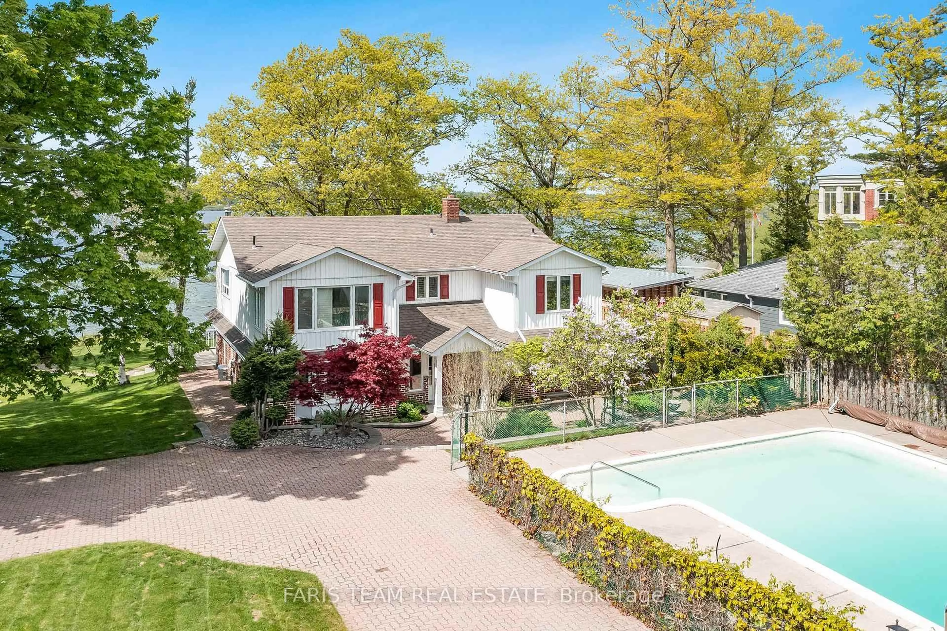 A pic from outside/outdoor area/front of a property/back of a property/a pic from drone, water/lake/river/ocean view for 10 White Oaks Rd, Barrie Ontario L4N 4C1